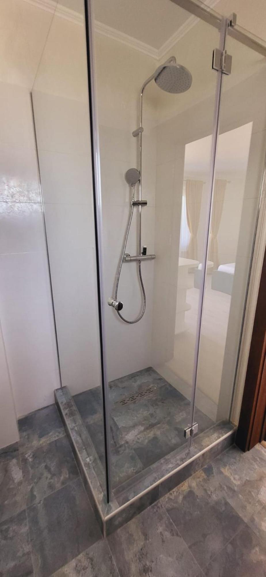 Family Room with Private Bathroom photo 3