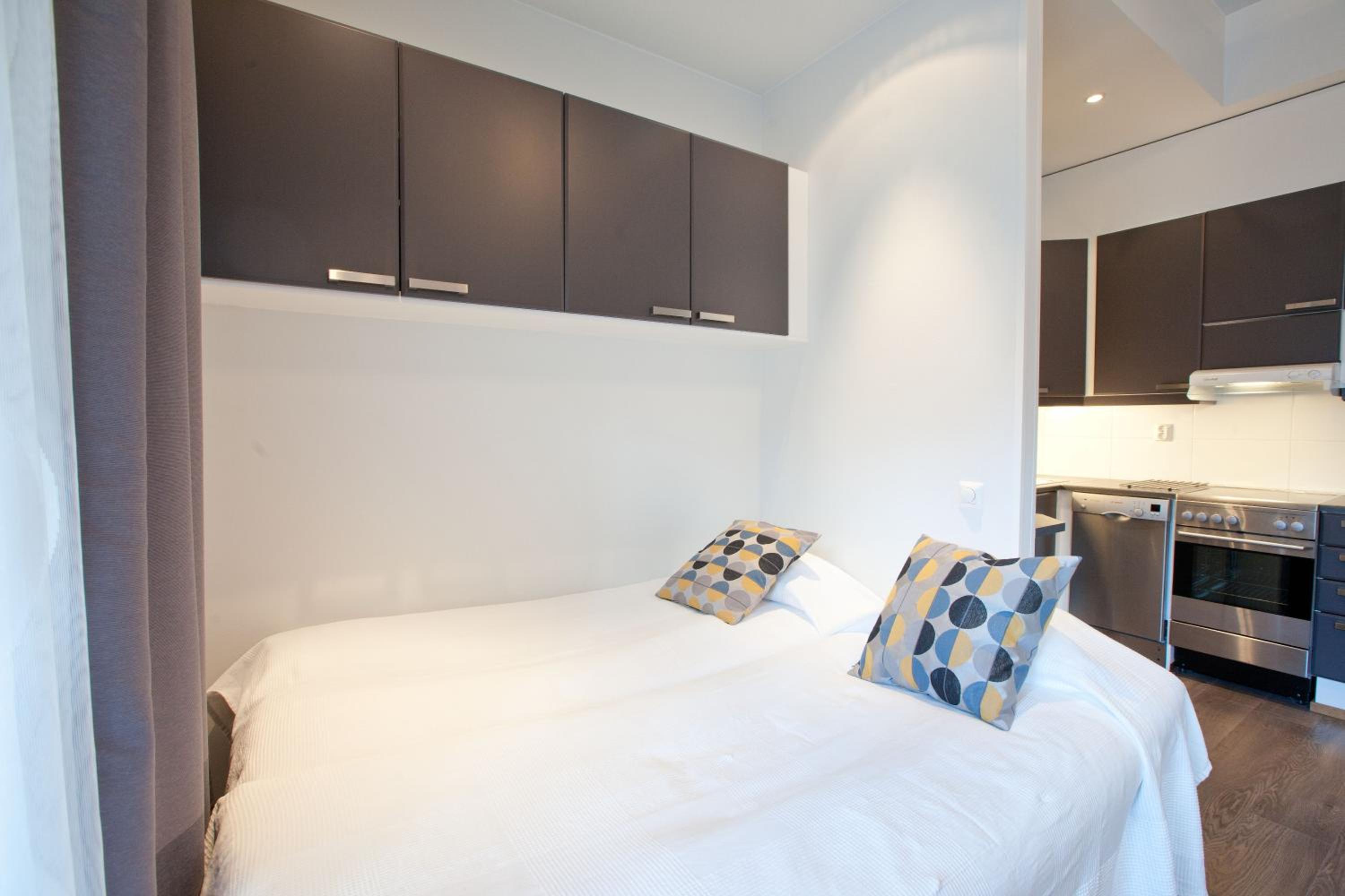 Studio Apartment - Photo 2