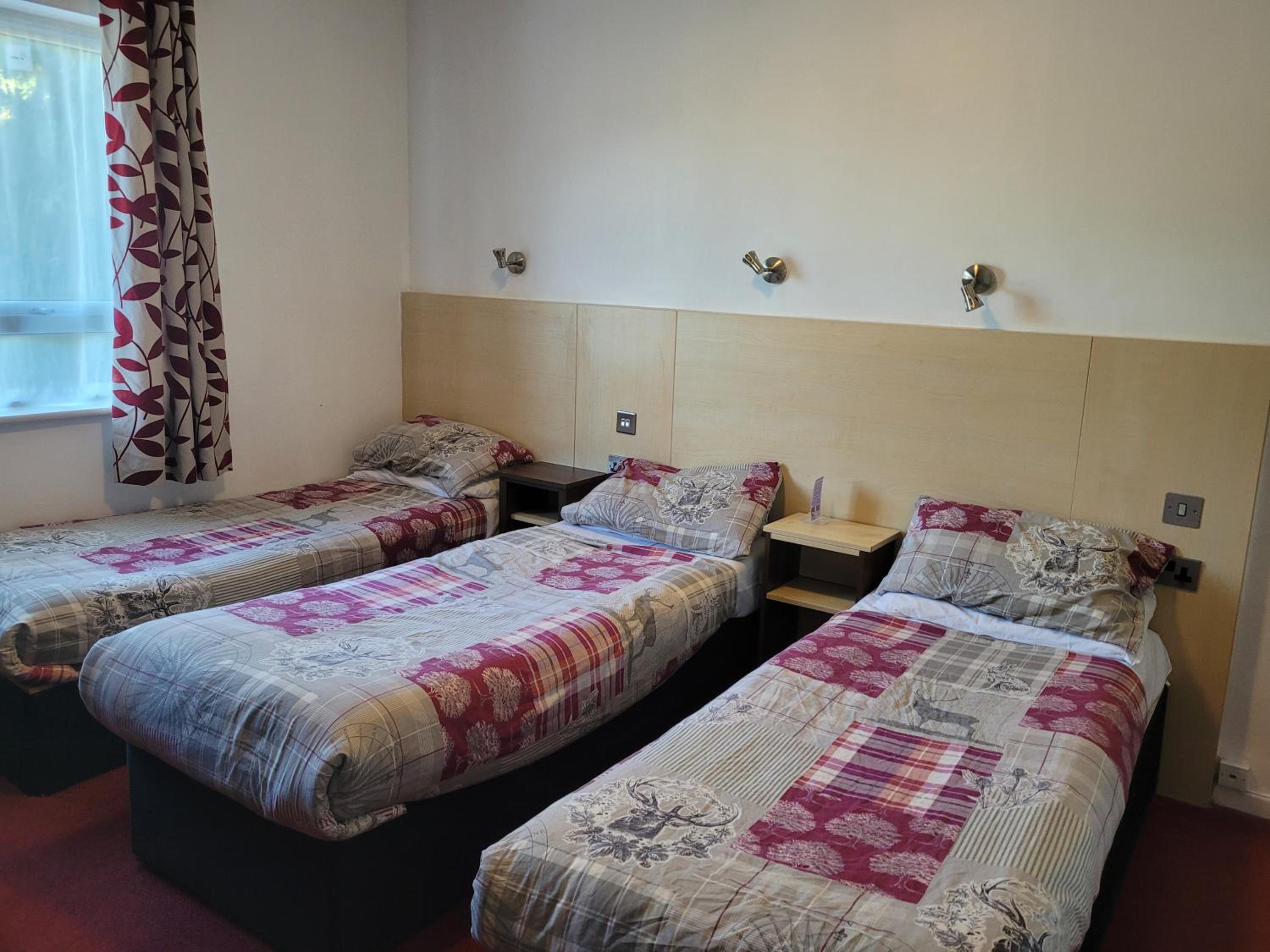 Superior Triple En-suite Room - Photo 11