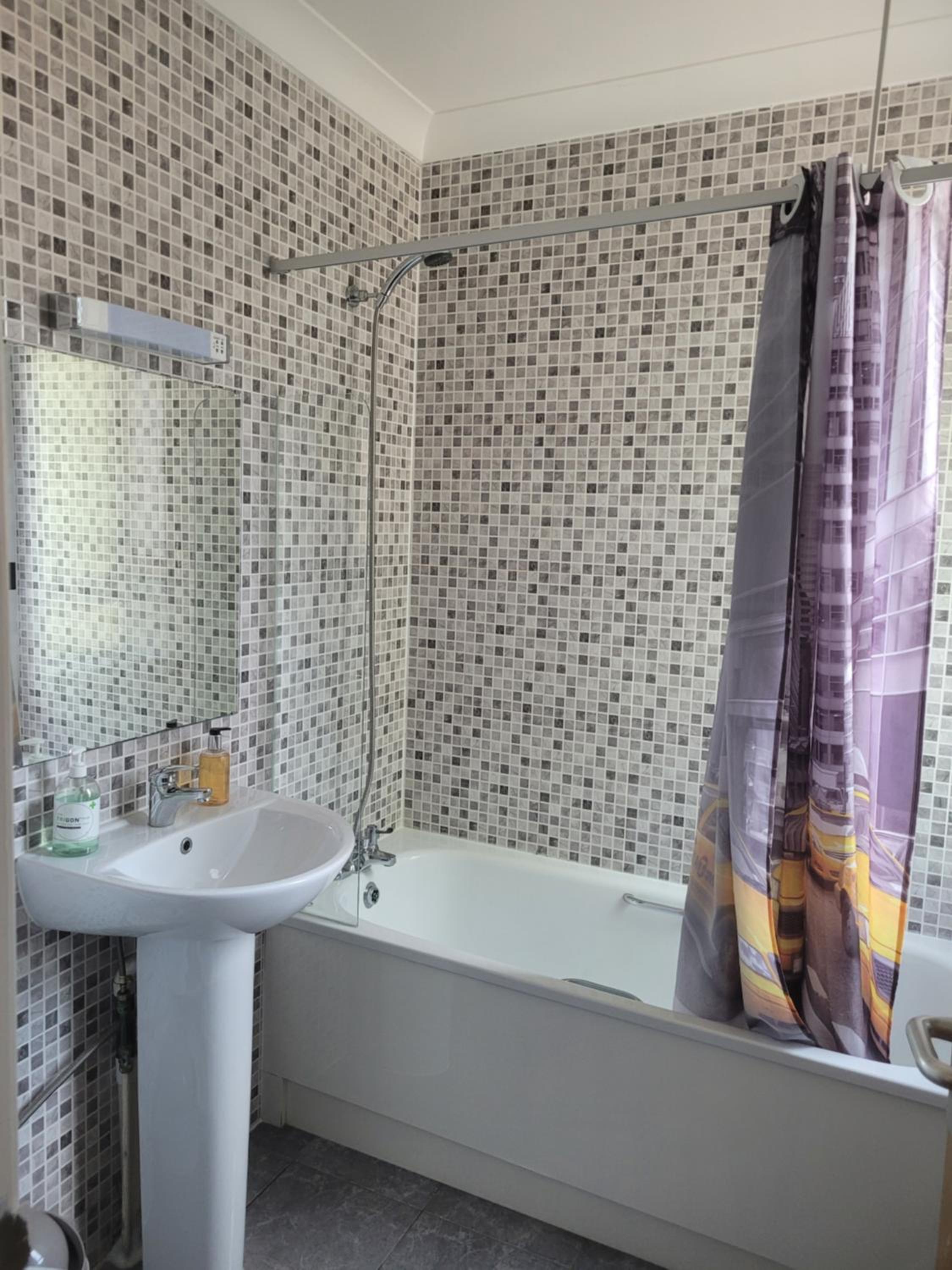 Family En-Suite Room - Photo 7