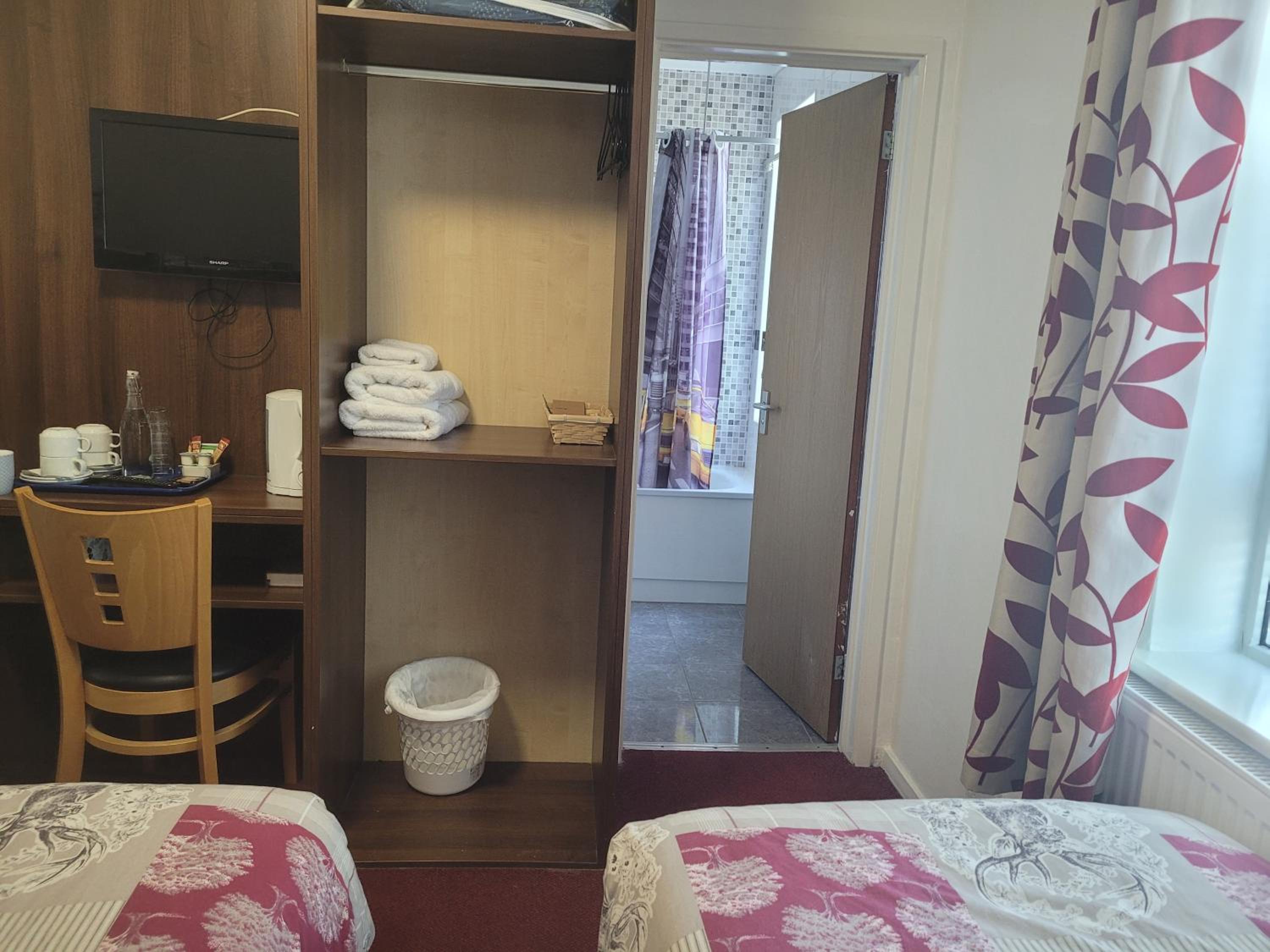 Family En-Suite Room - Photo 14