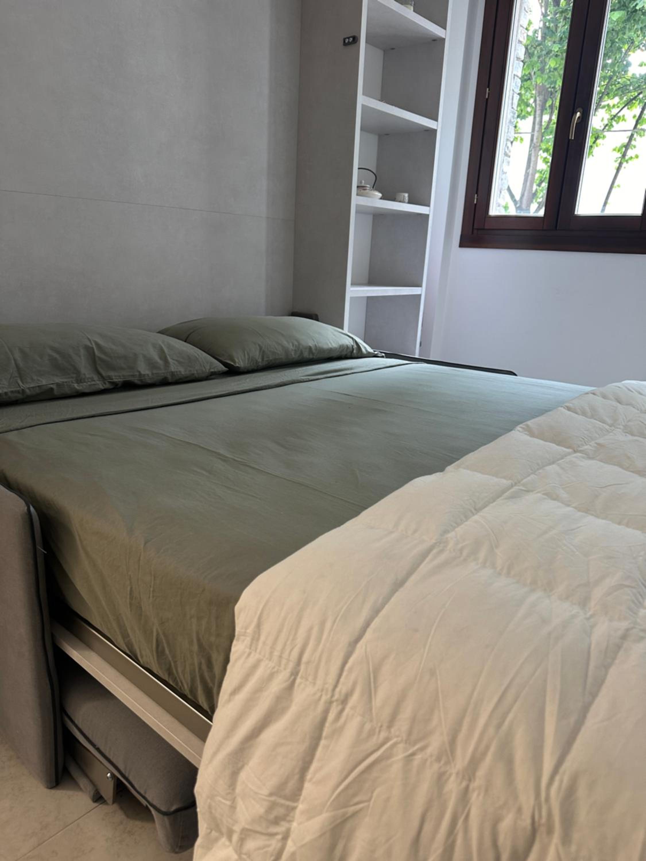 One-Bedroom Apartment photo 2