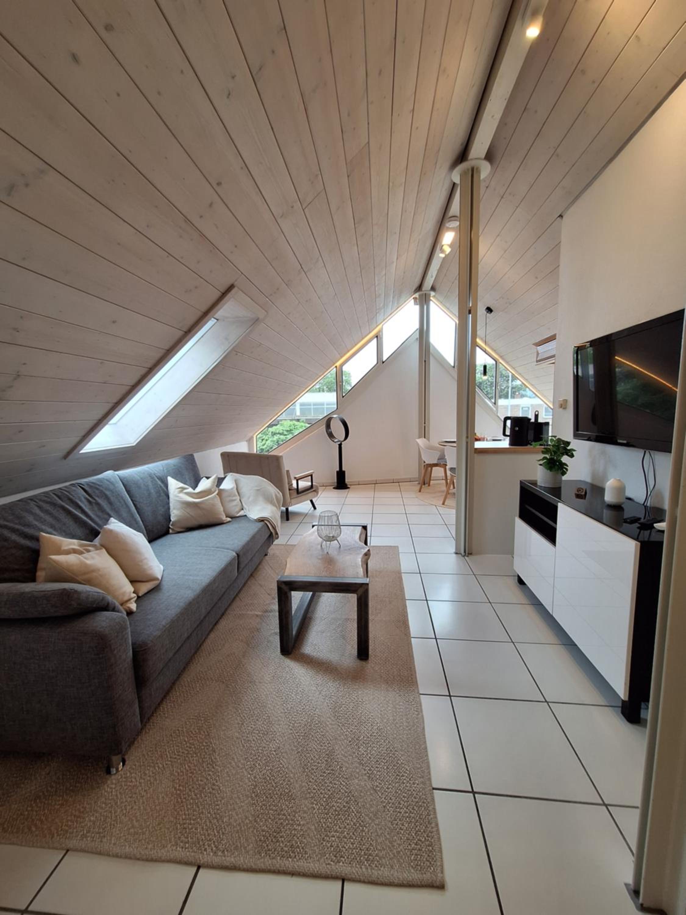 One-Bedroom Apartment with Balcony photo 1