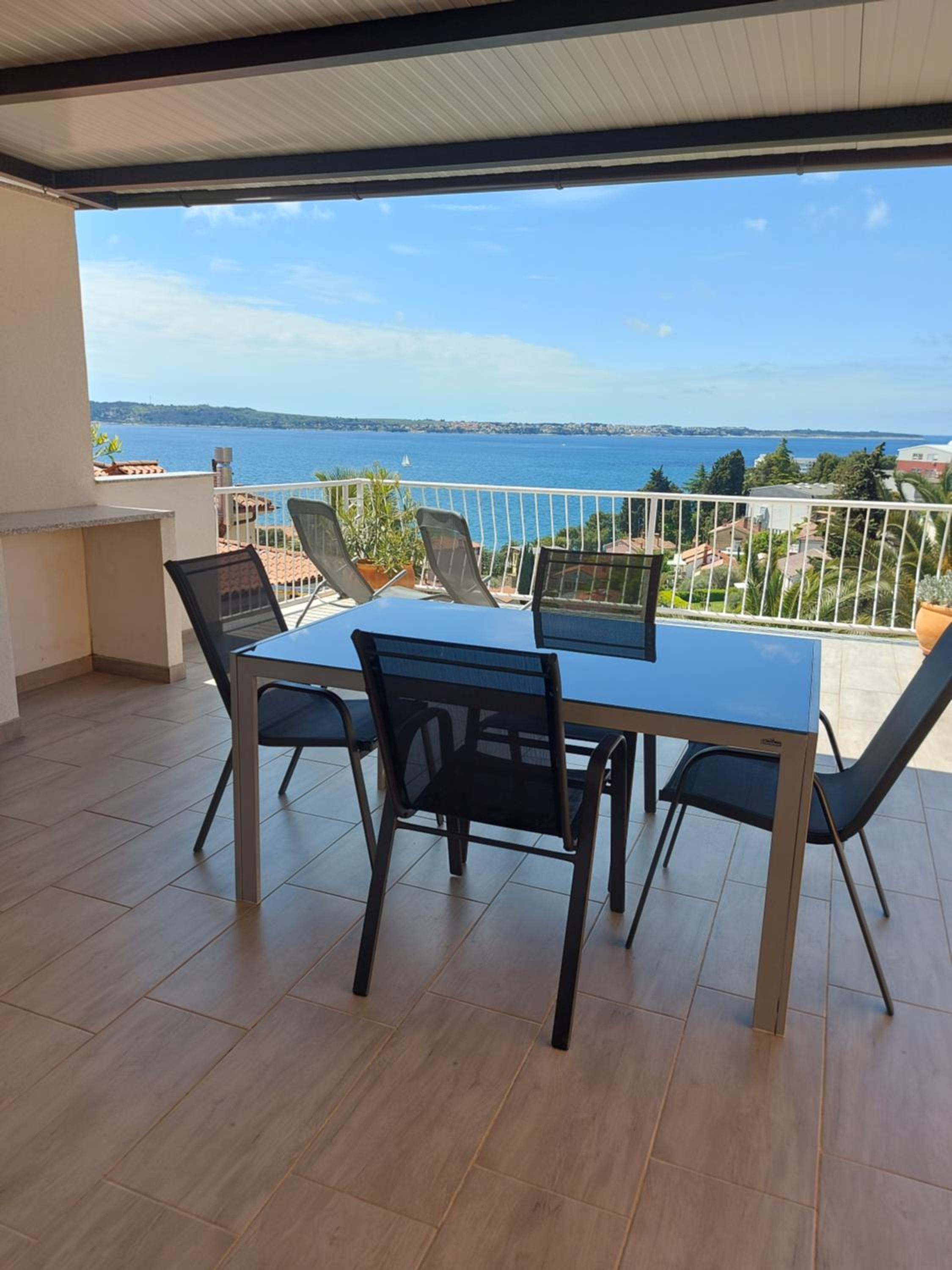 Apartment with Sea View photo 2