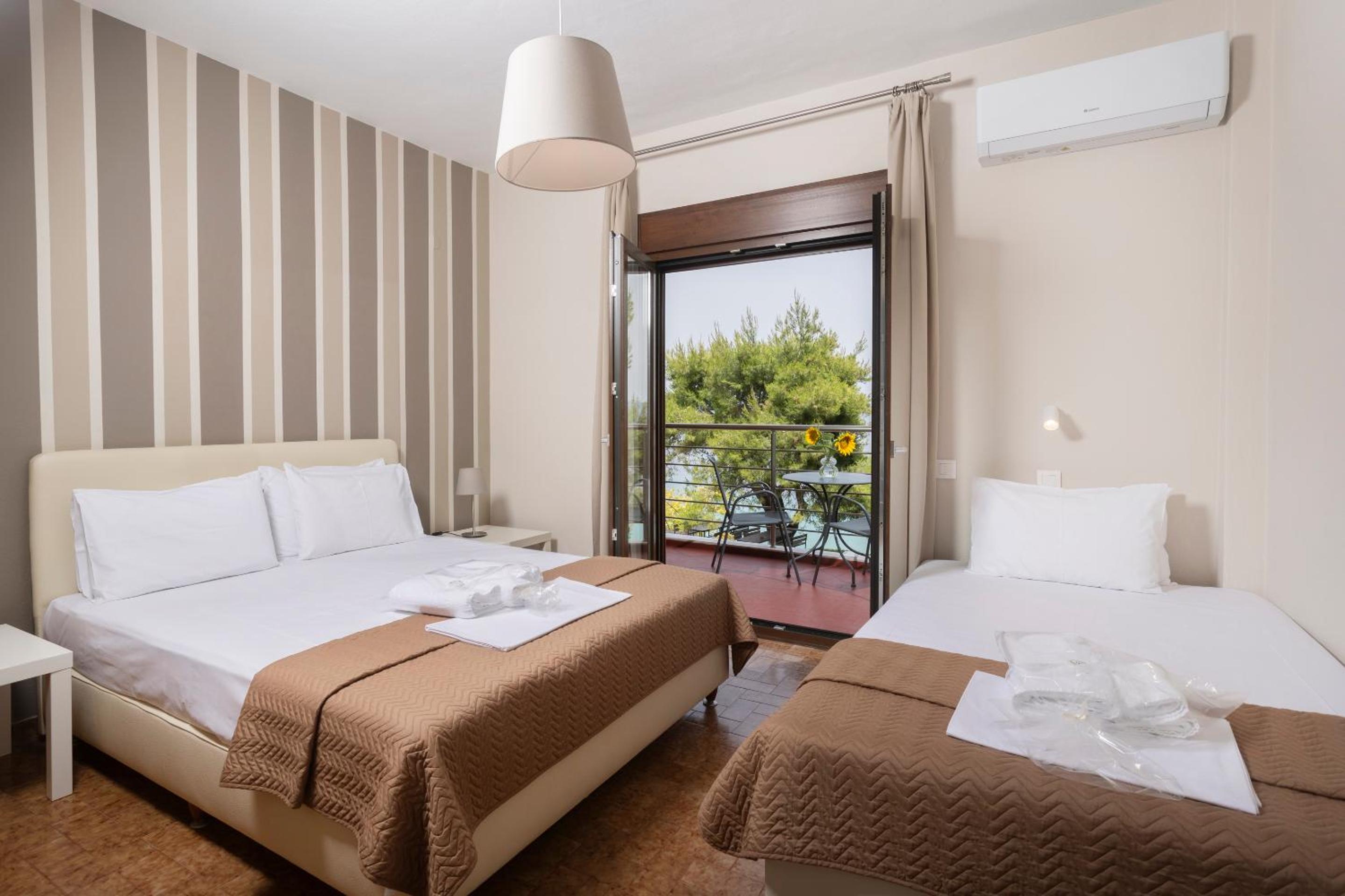 One-Bedroom Apartment with Sea View photo 1