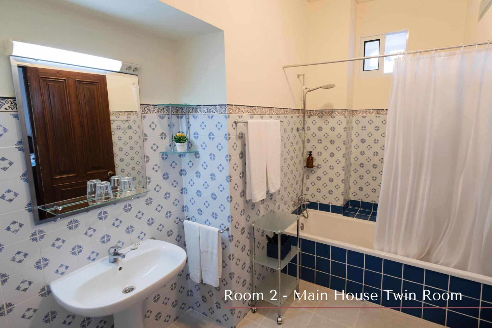Twin Room with Sea View photo 3