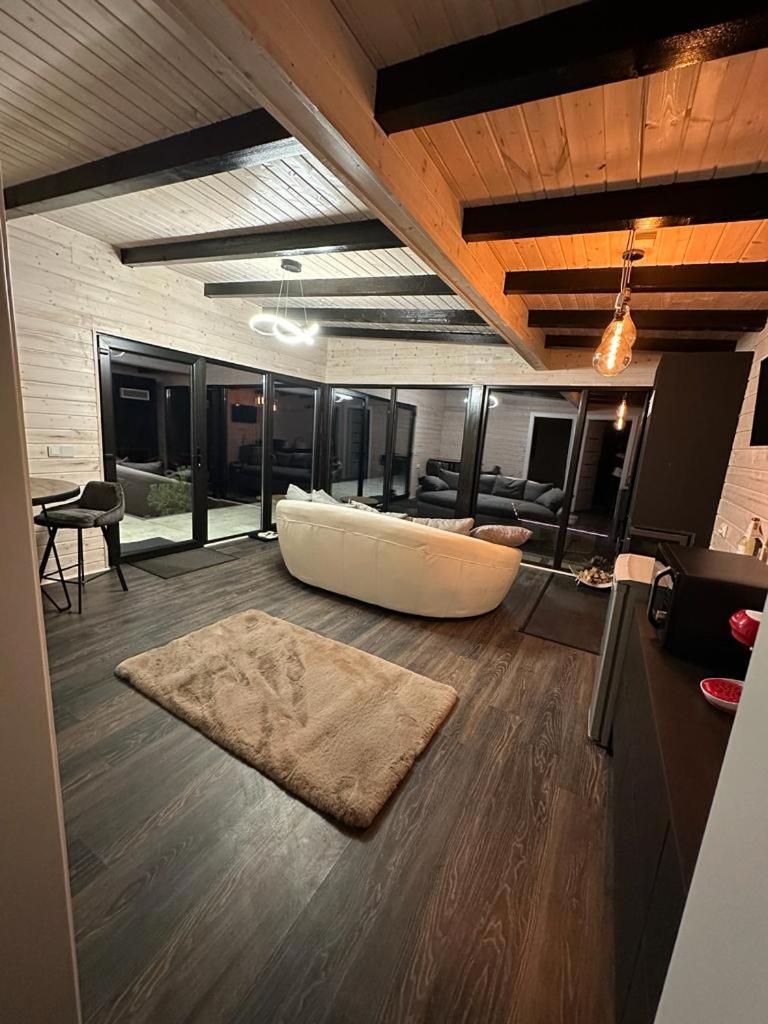 One-Bedroom House photo 1
