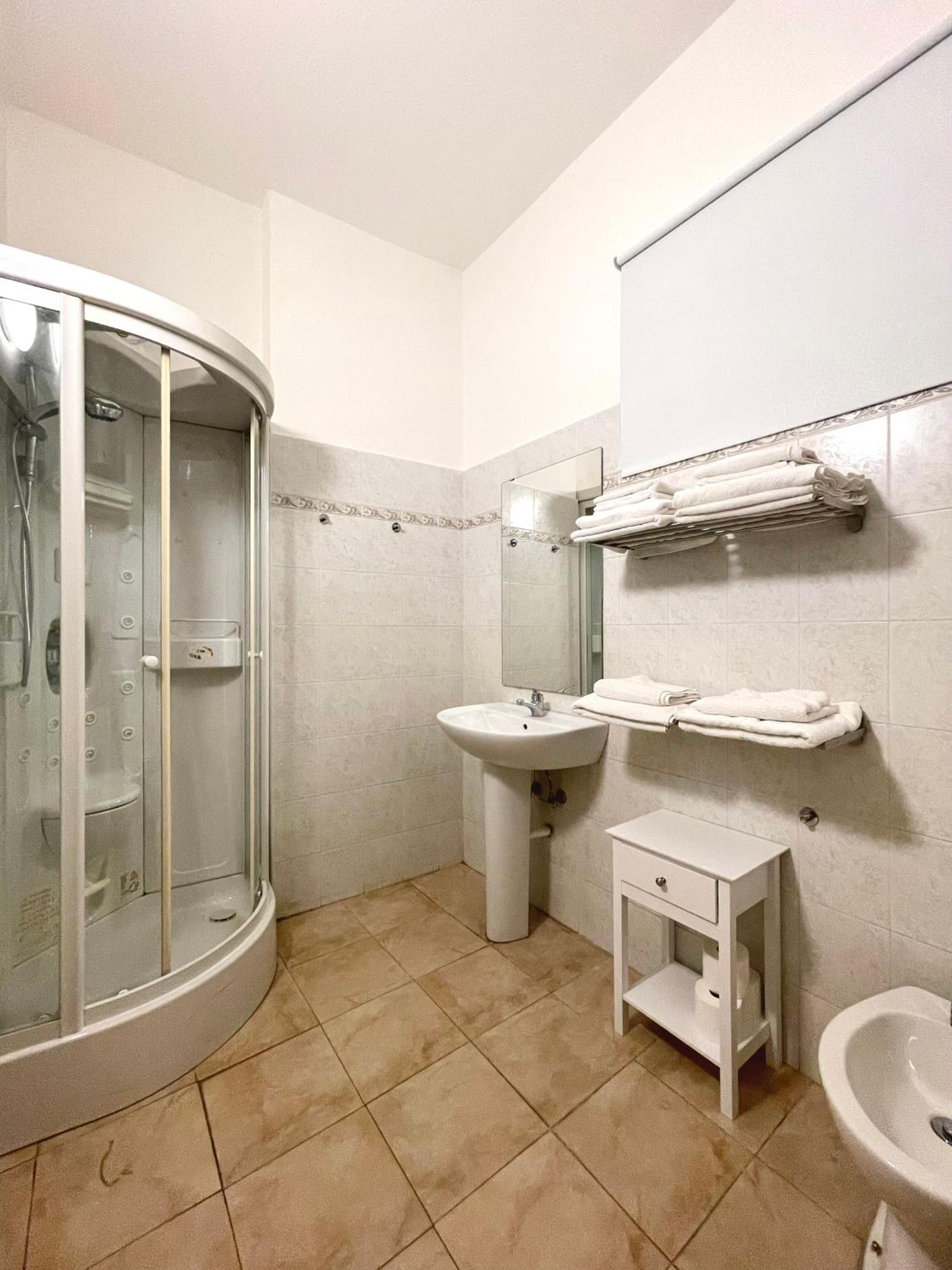 Three-Bedroom Apartment with View photo 3