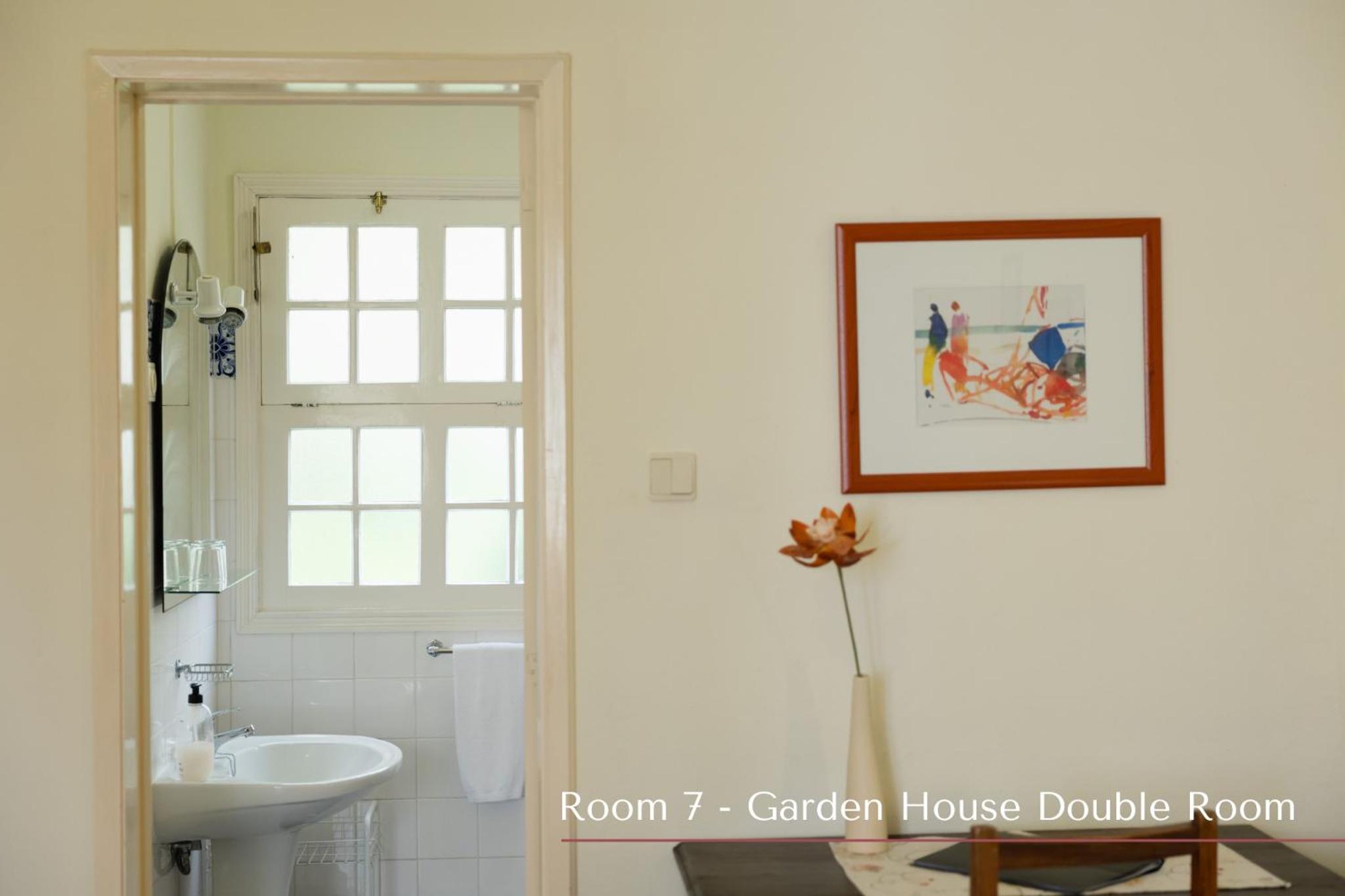 Standard Double Room - Photo 10