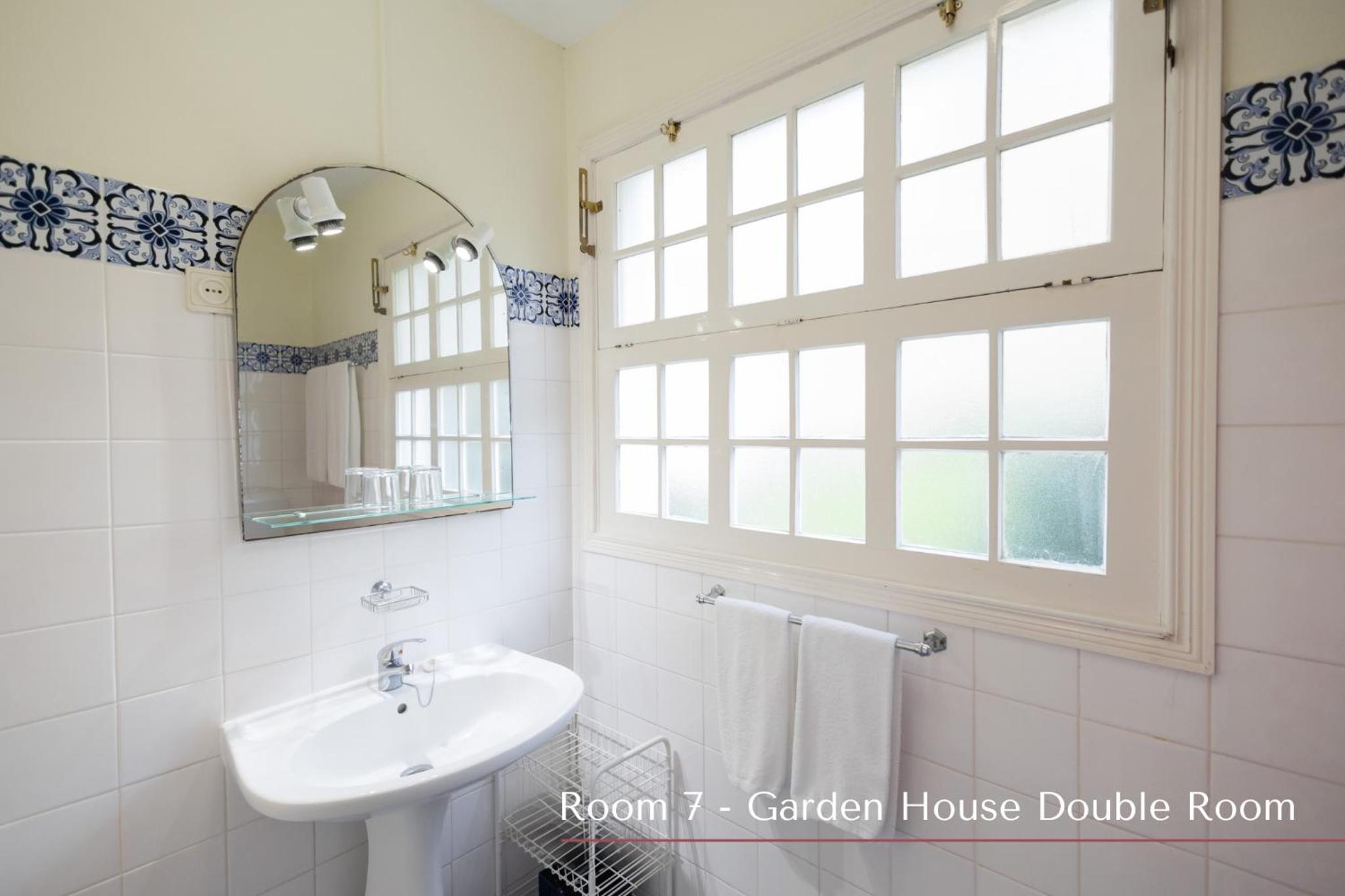 Standard Double Room - Photo 2