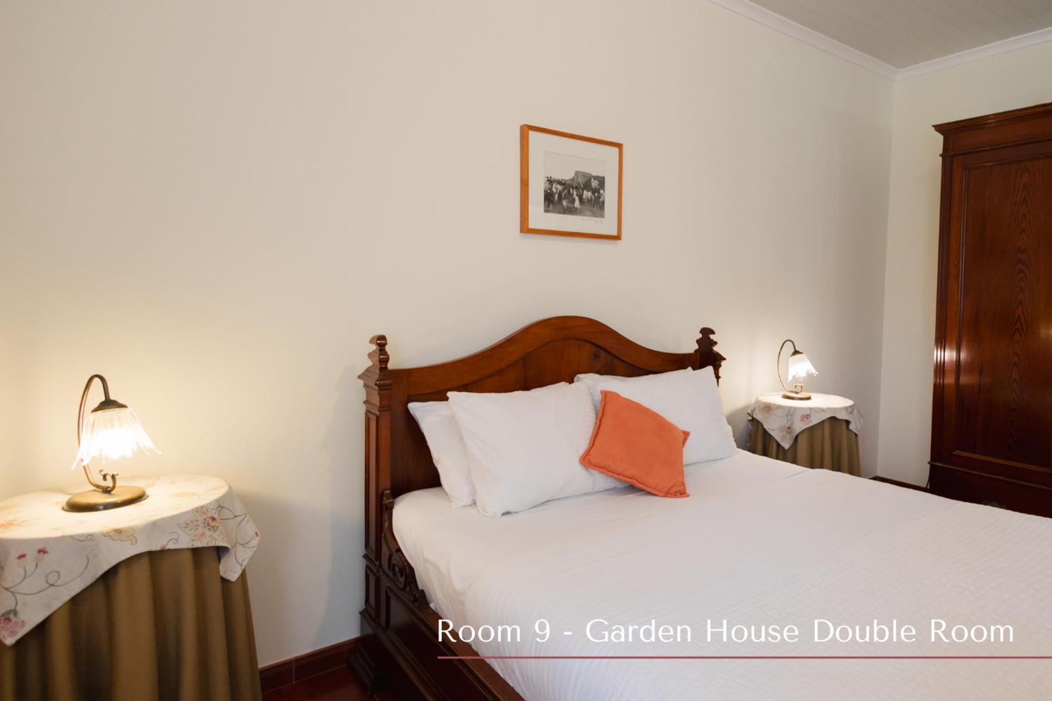 Standard Double Room - Photo 9