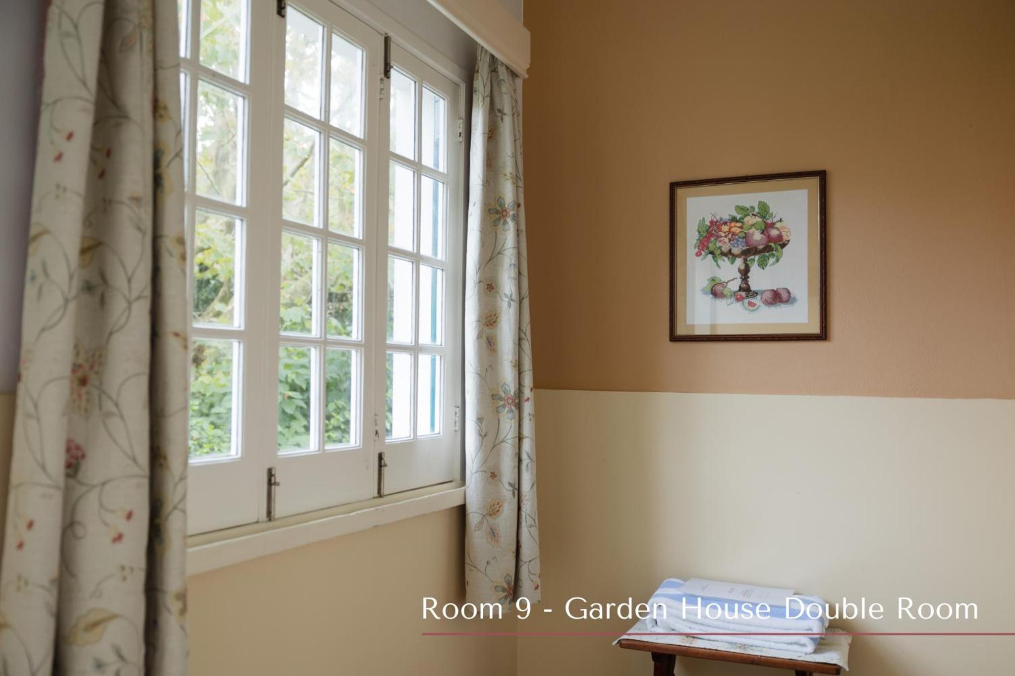 Standard Double Room - Photo 8