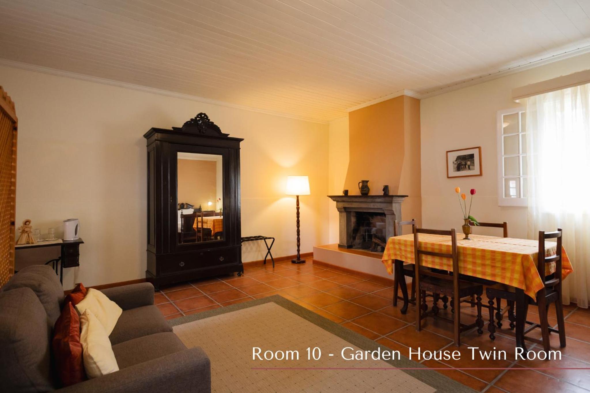 Standard Twin Room - Photo 5