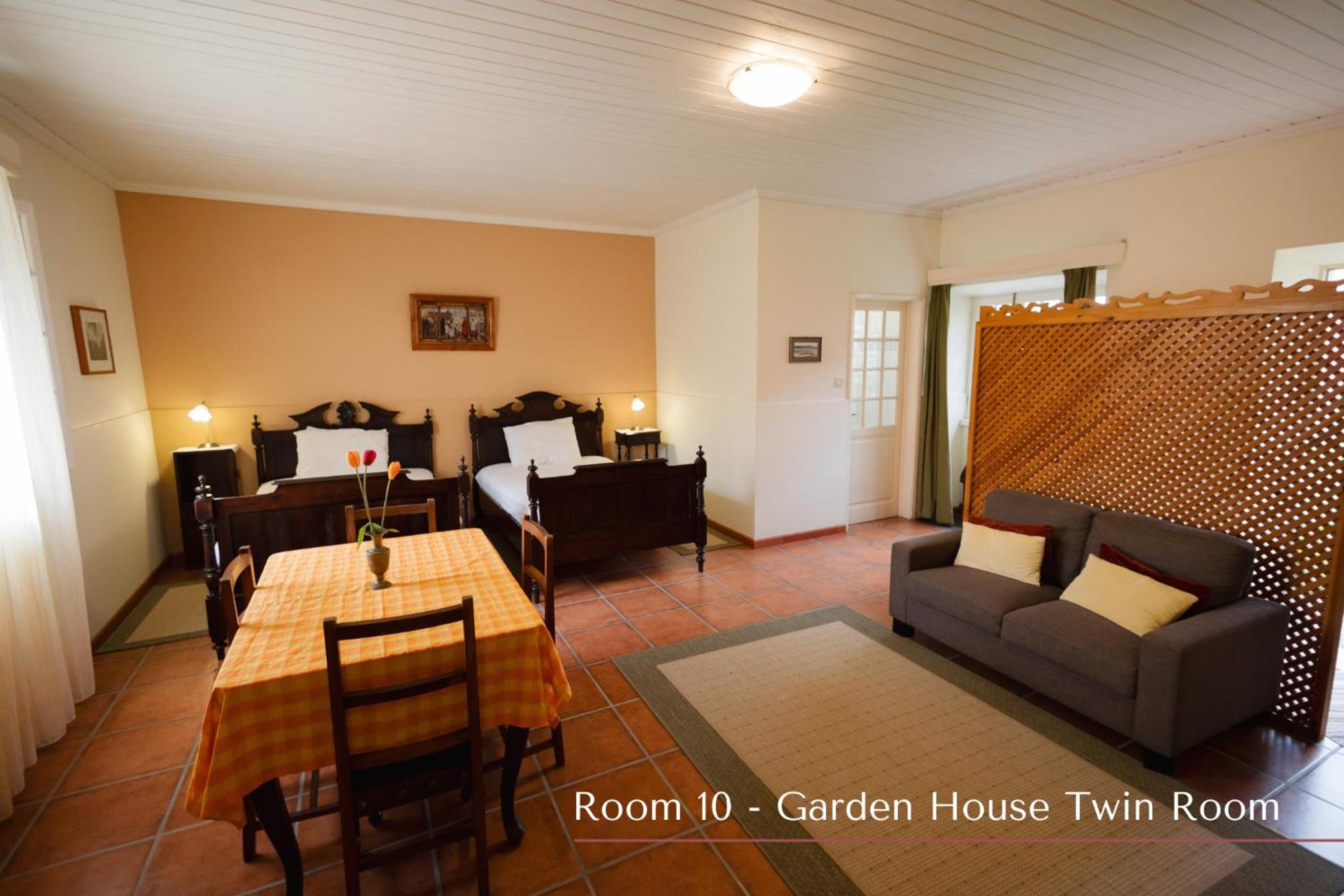 Standard Twin Room - Photo 4