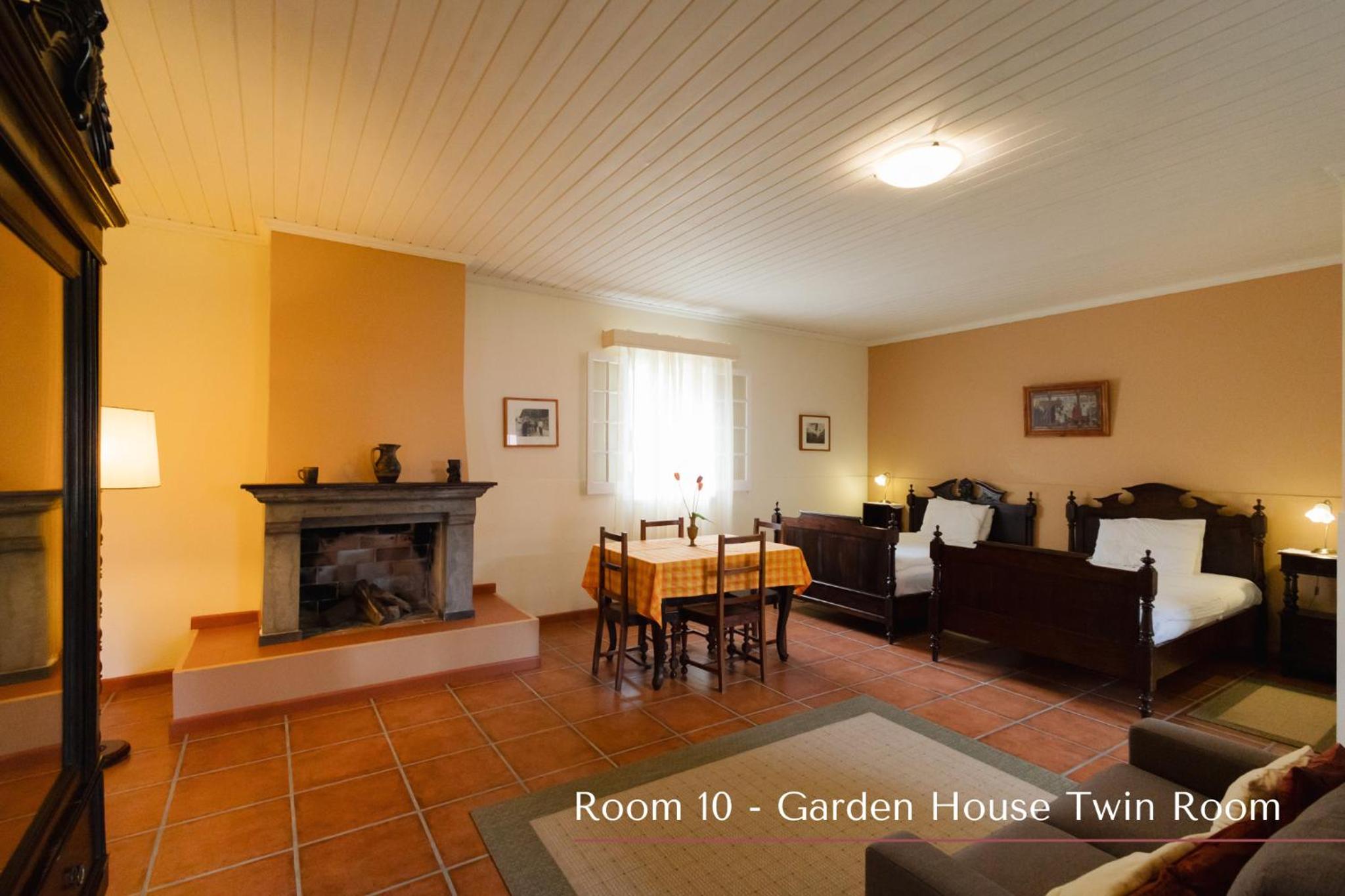 Standard Twin Room - Photo 3