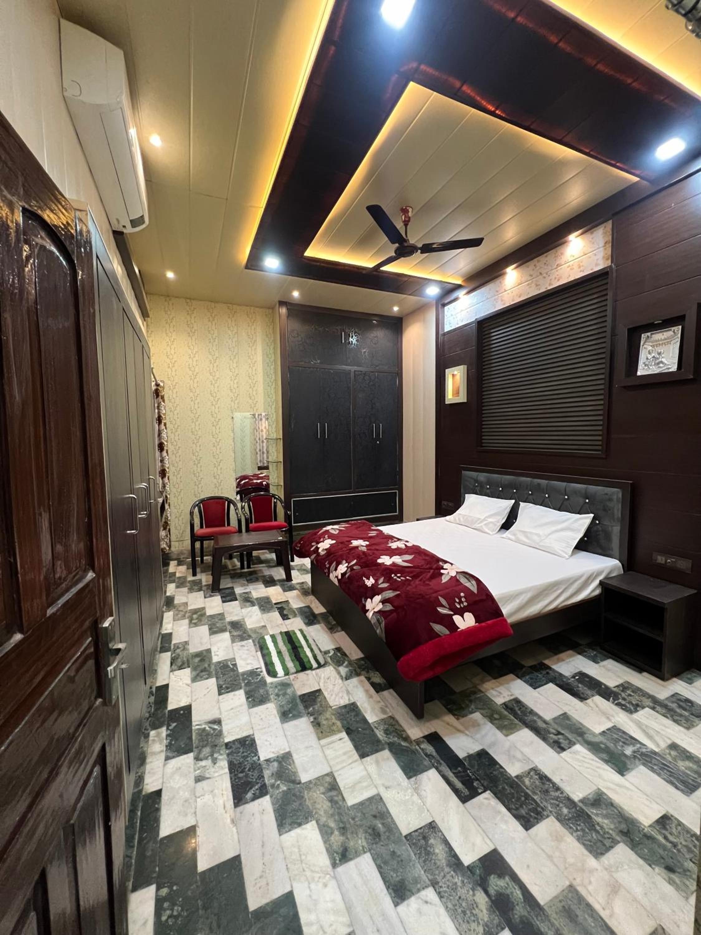 Deluxe Family Room
