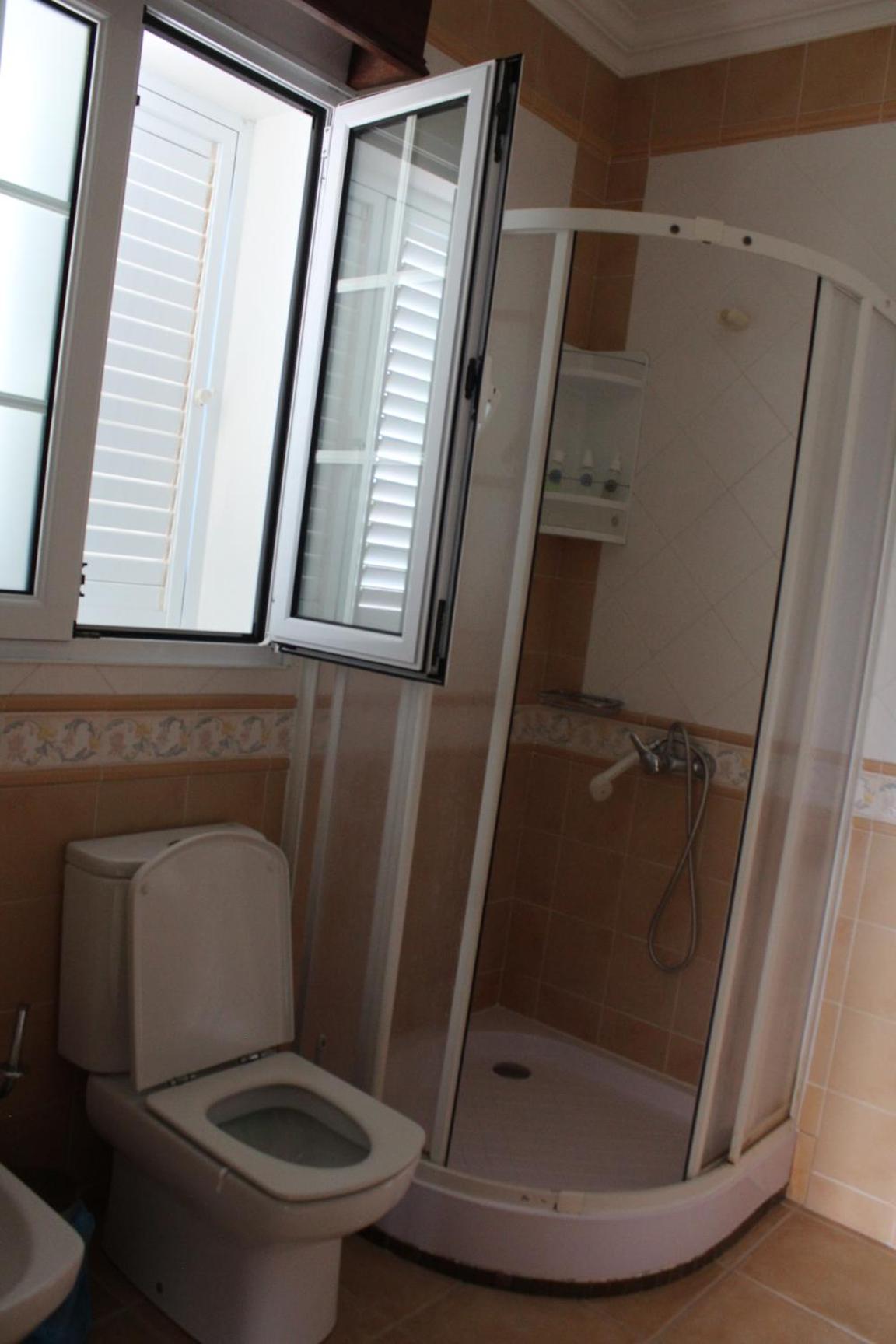 Double Room with Private External Bathroom - Photo 3