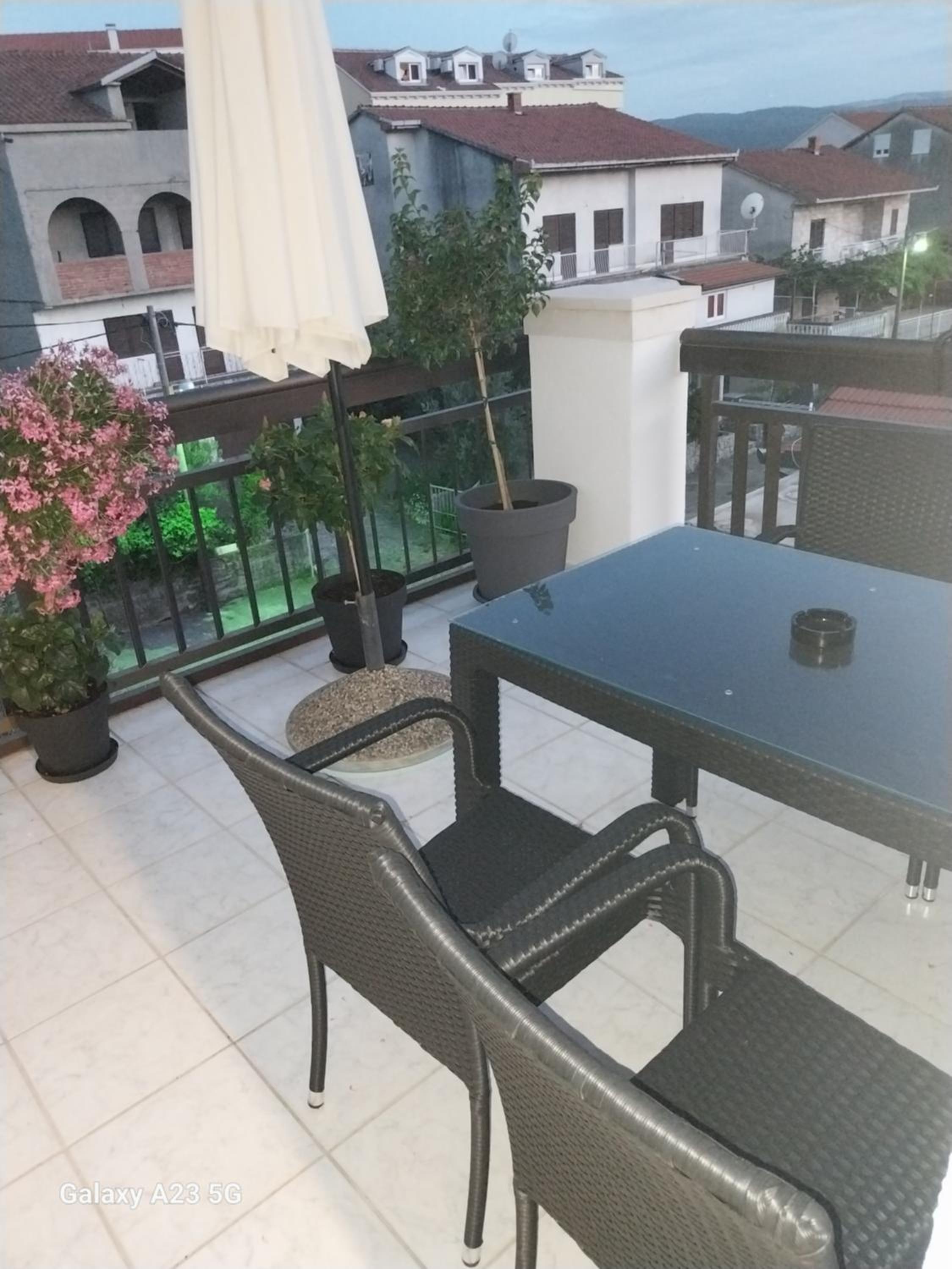 One-Bedroom Apartment With Balcony And Sea View photo 2