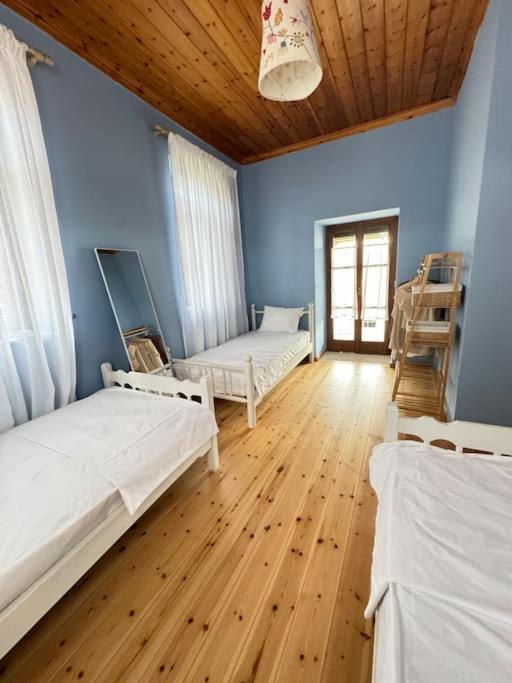 Four-Bedroom Vacation Home photo 1