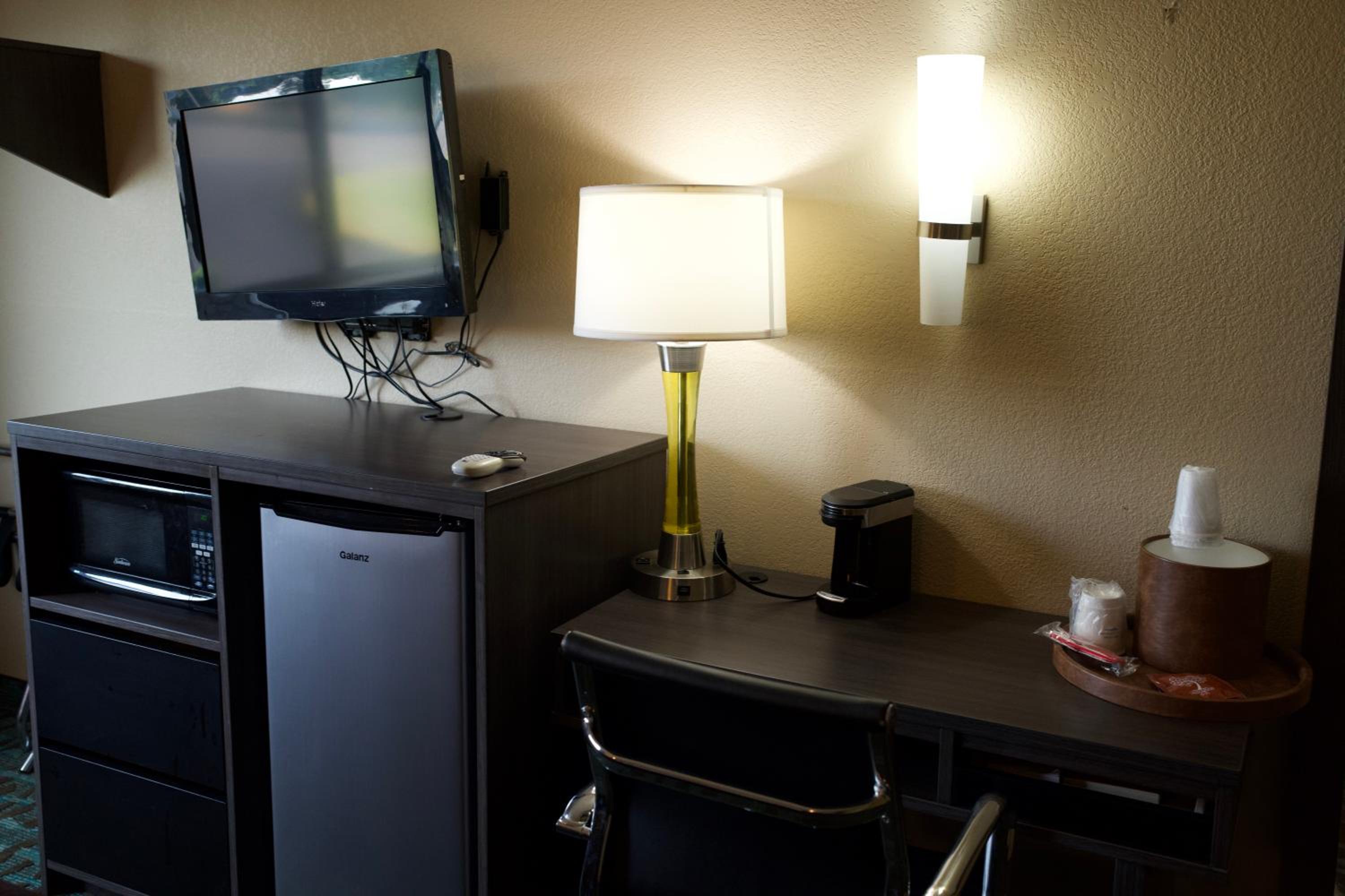 Queen Room - Mobility Access/Non-Smoking - Photo 2