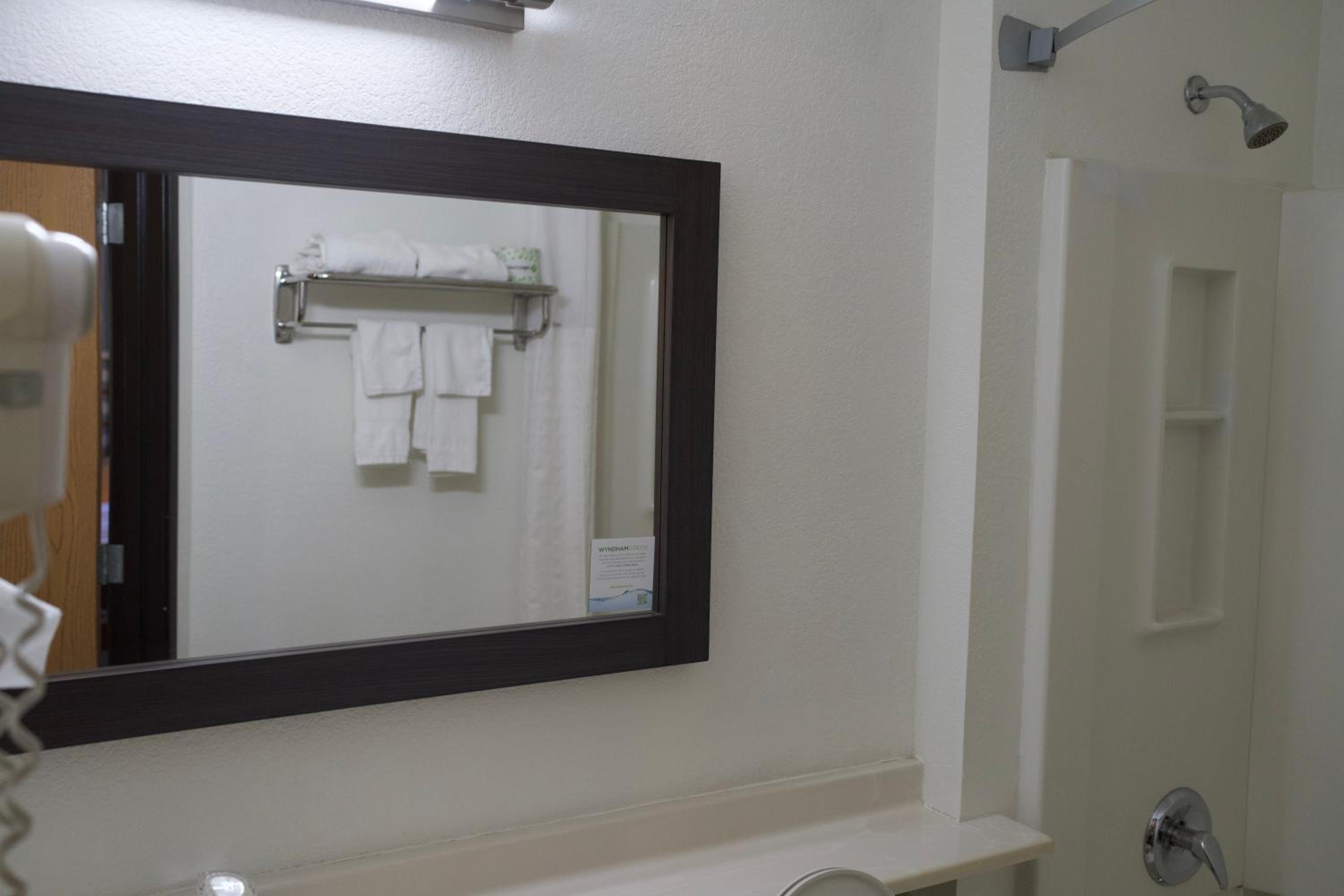 King Room - Non-Smoking - Photo 10