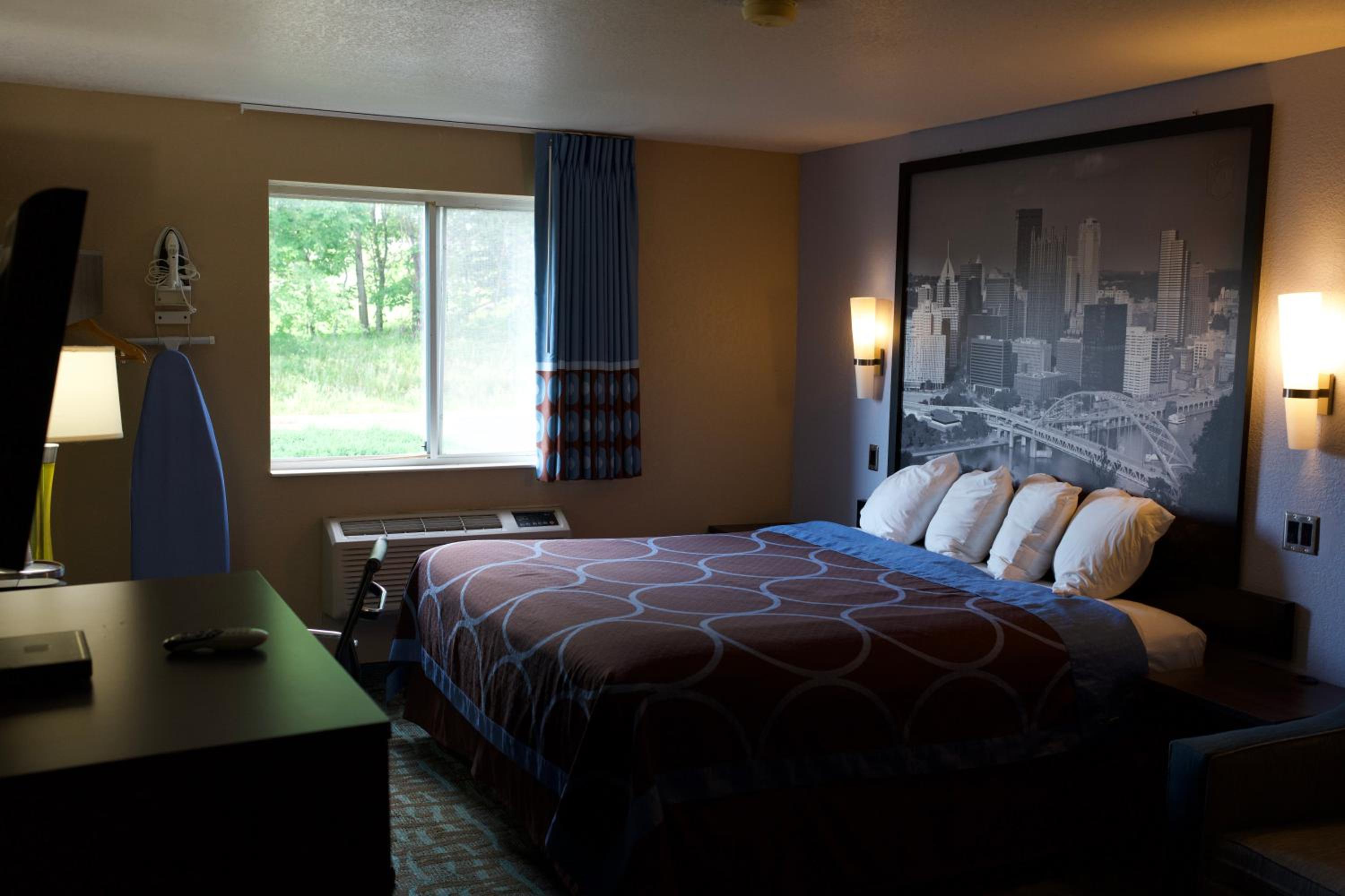 King Room - Non-Smoking - Photo 11