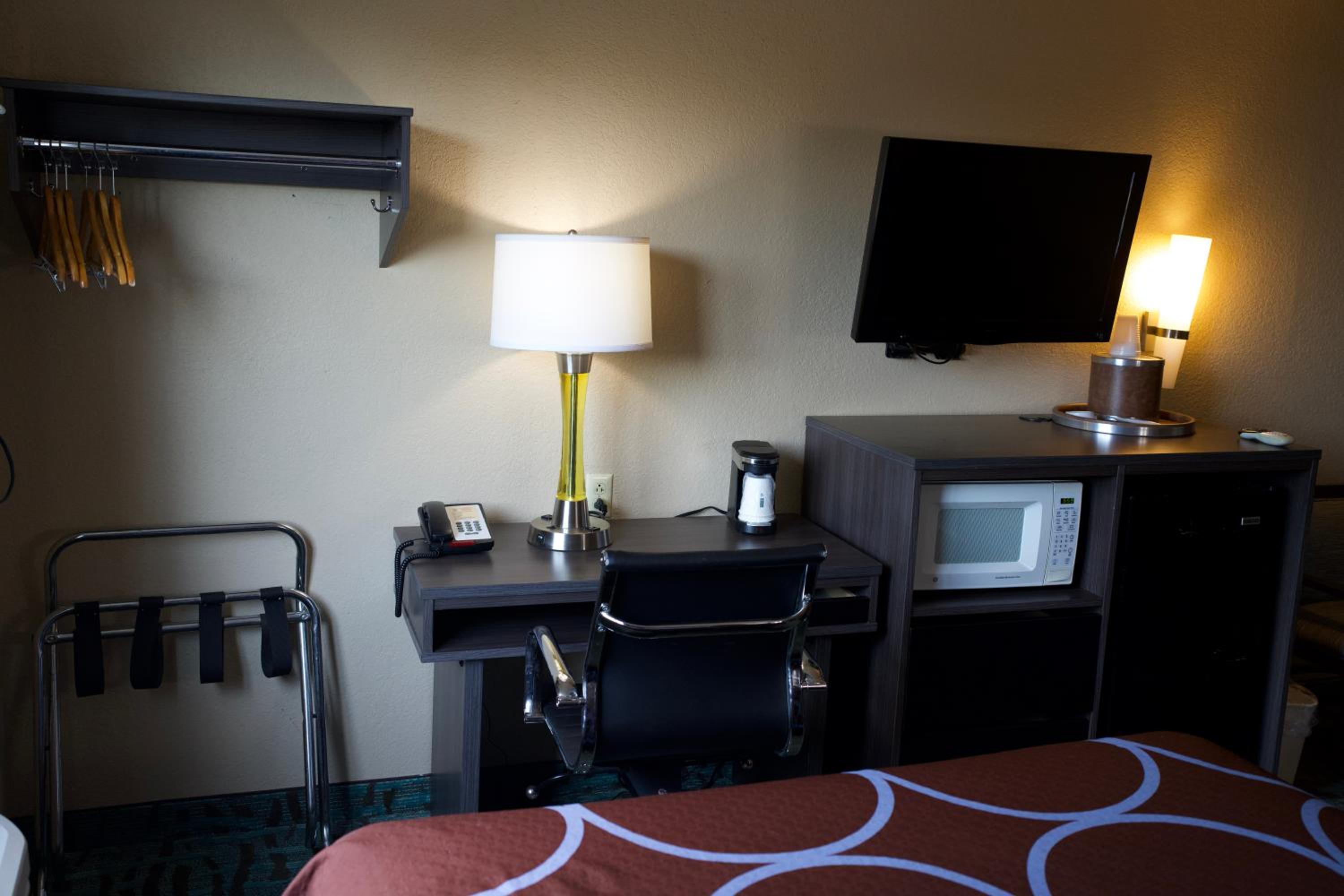 Queen Room With Two Queen Beds - Non-Smoking - Photo 1