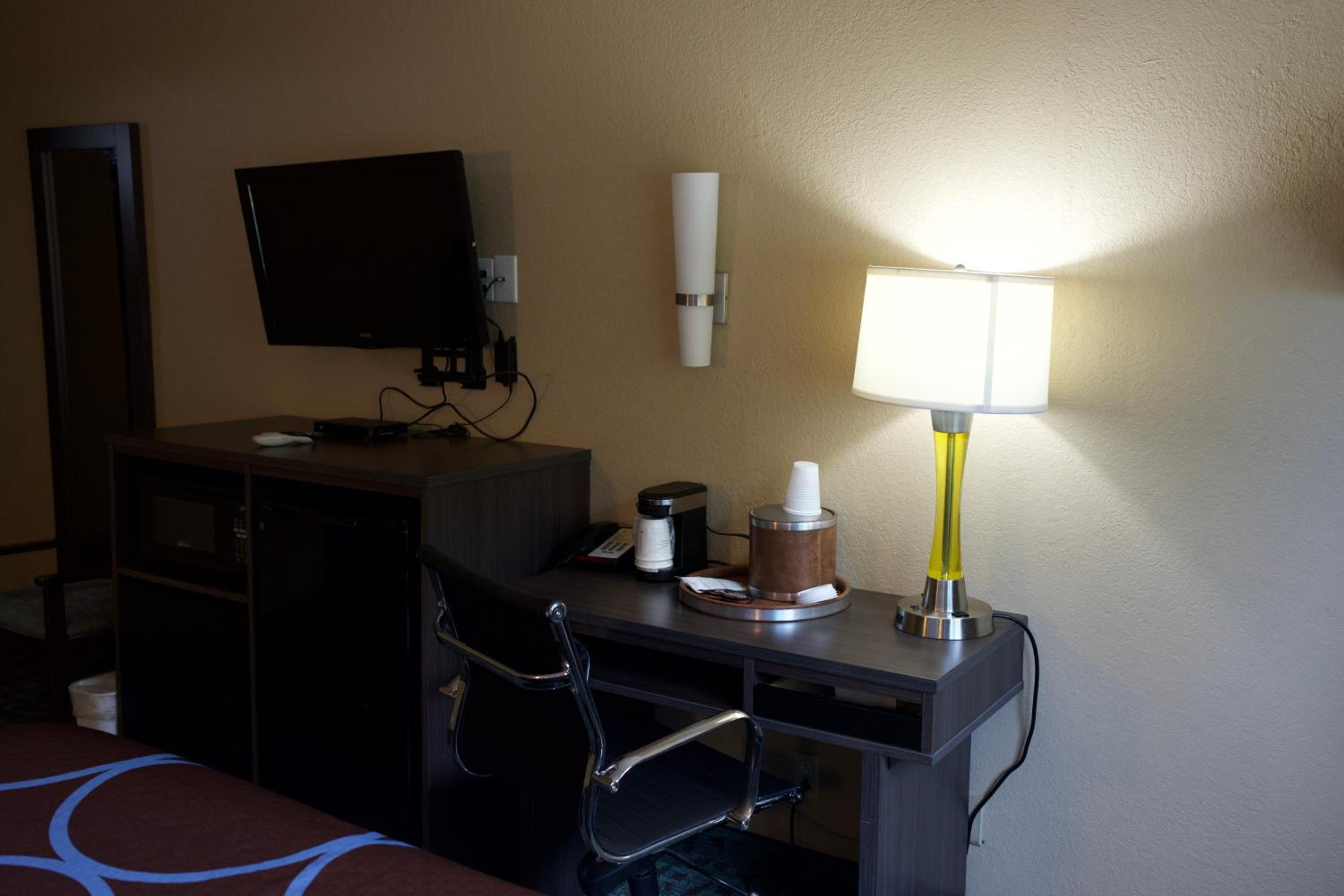 King Room - Non-Smoking - Photo 3