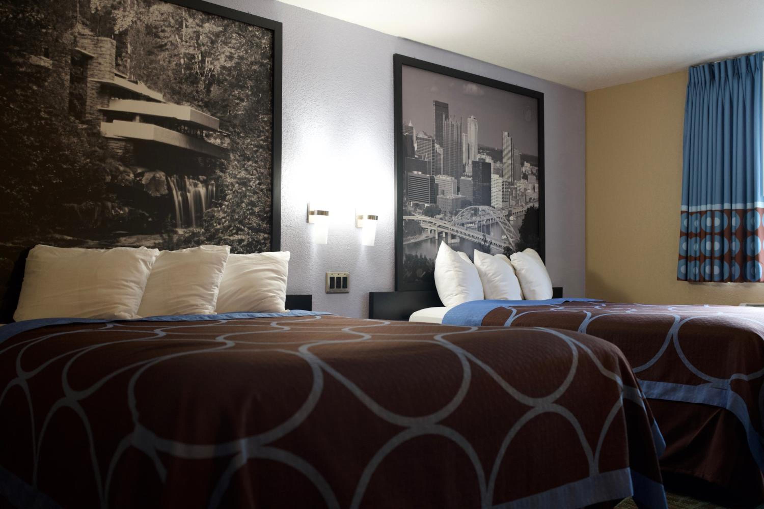 Queen Room With Two Queen Beds - Non-Smoking - Photo 6