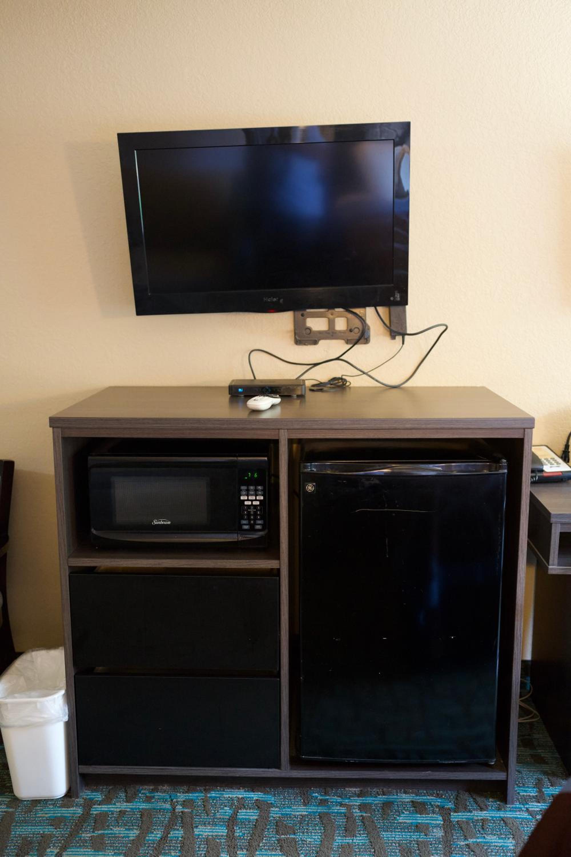 King Room - Non-Smoking - Photo 4