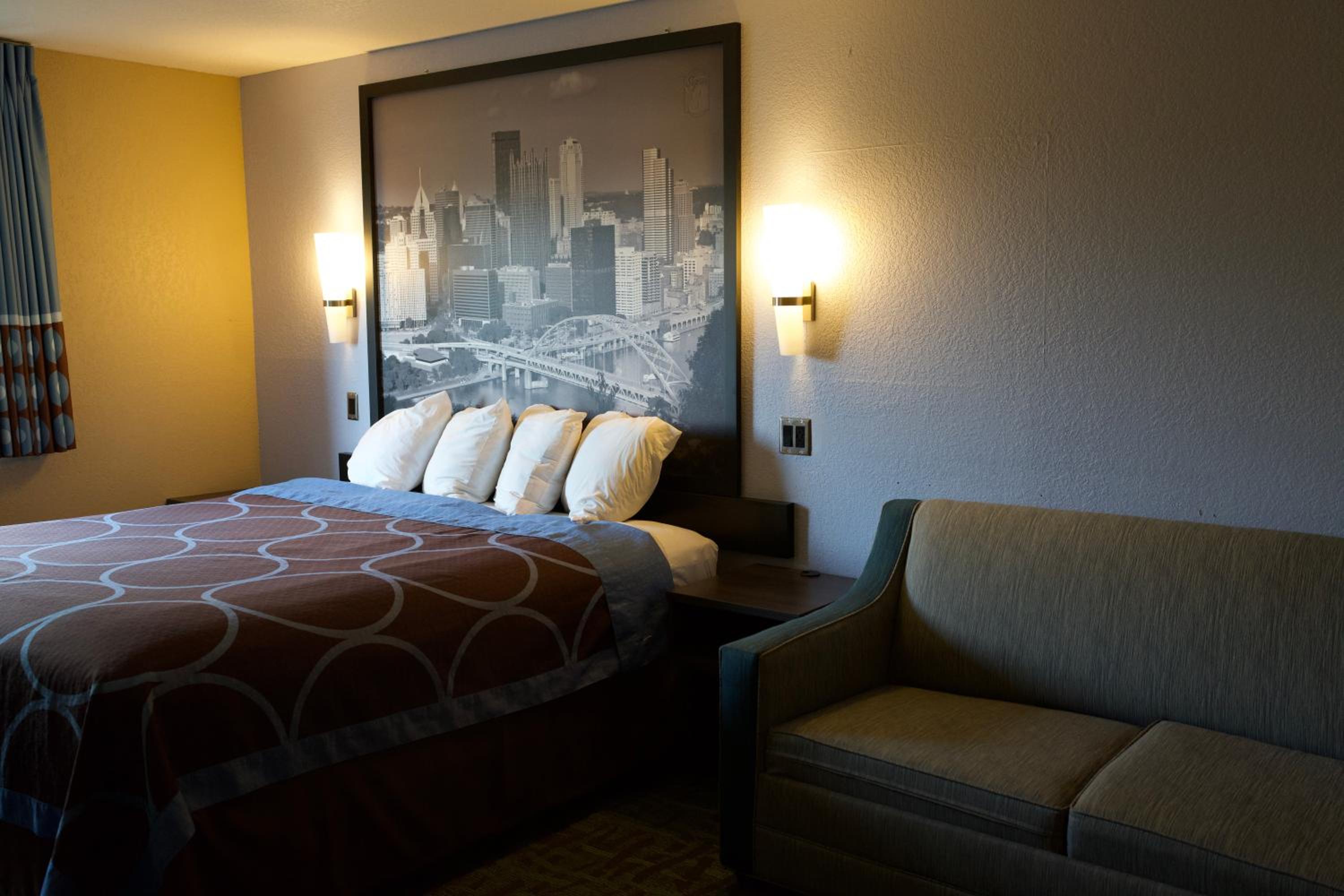 King Room - Non-Smoking - Photo 7