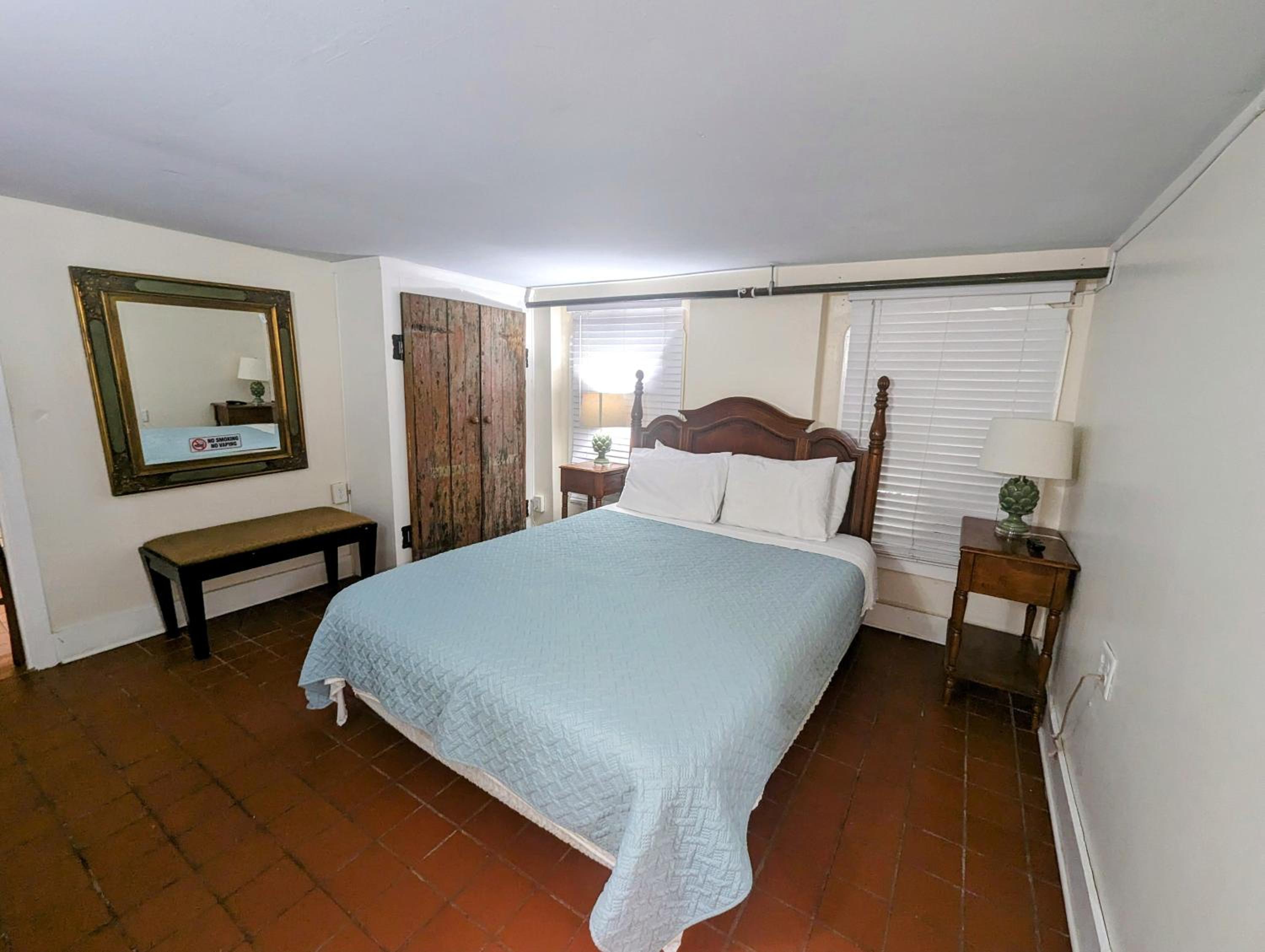 Queen Room - Disability Access - Photo 6