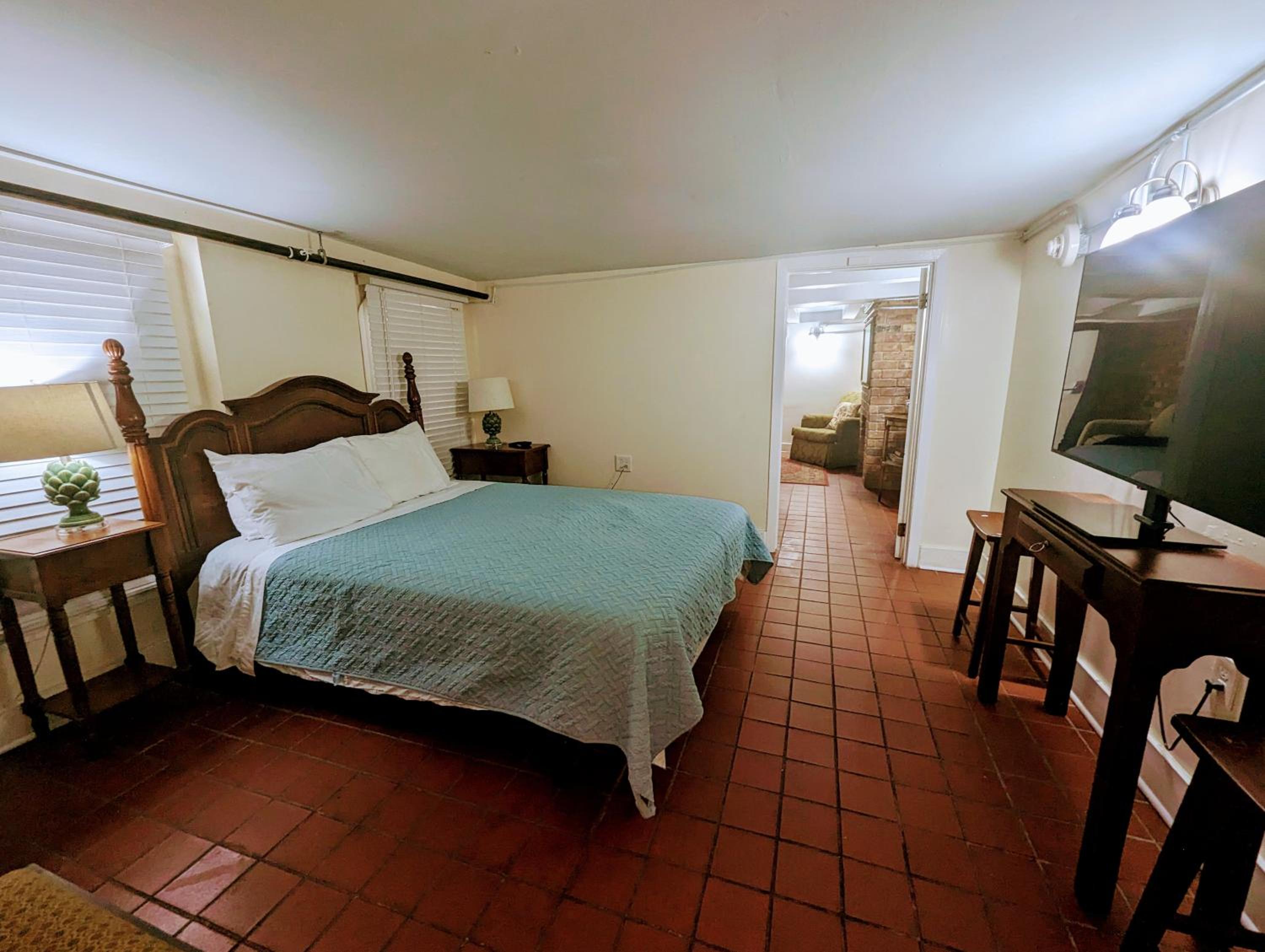 Queen Room - Disability Access - Photo 3