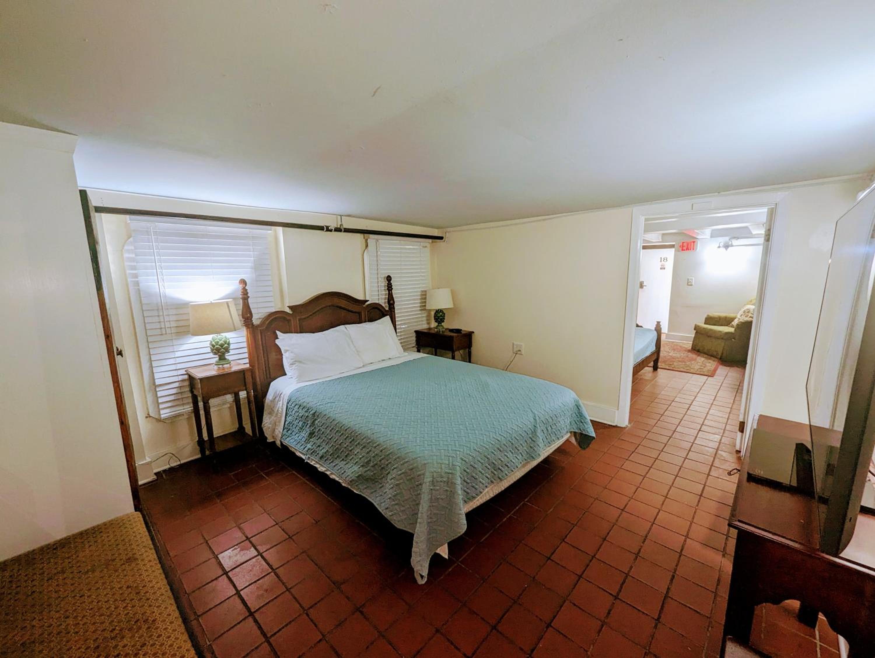 Queen Room - Disability Access - Photo 2