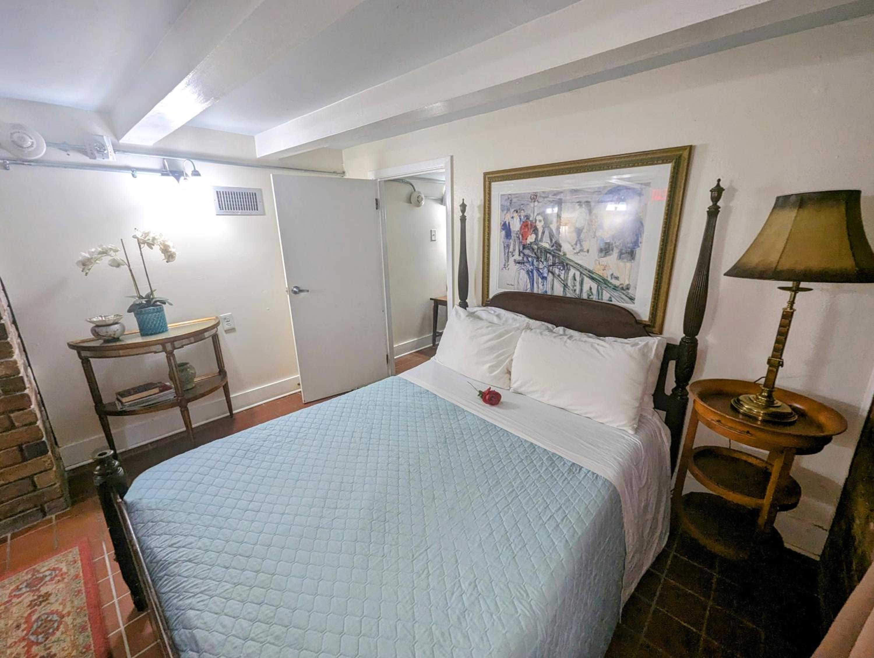 Queen Room - Disability Access - Photo 4