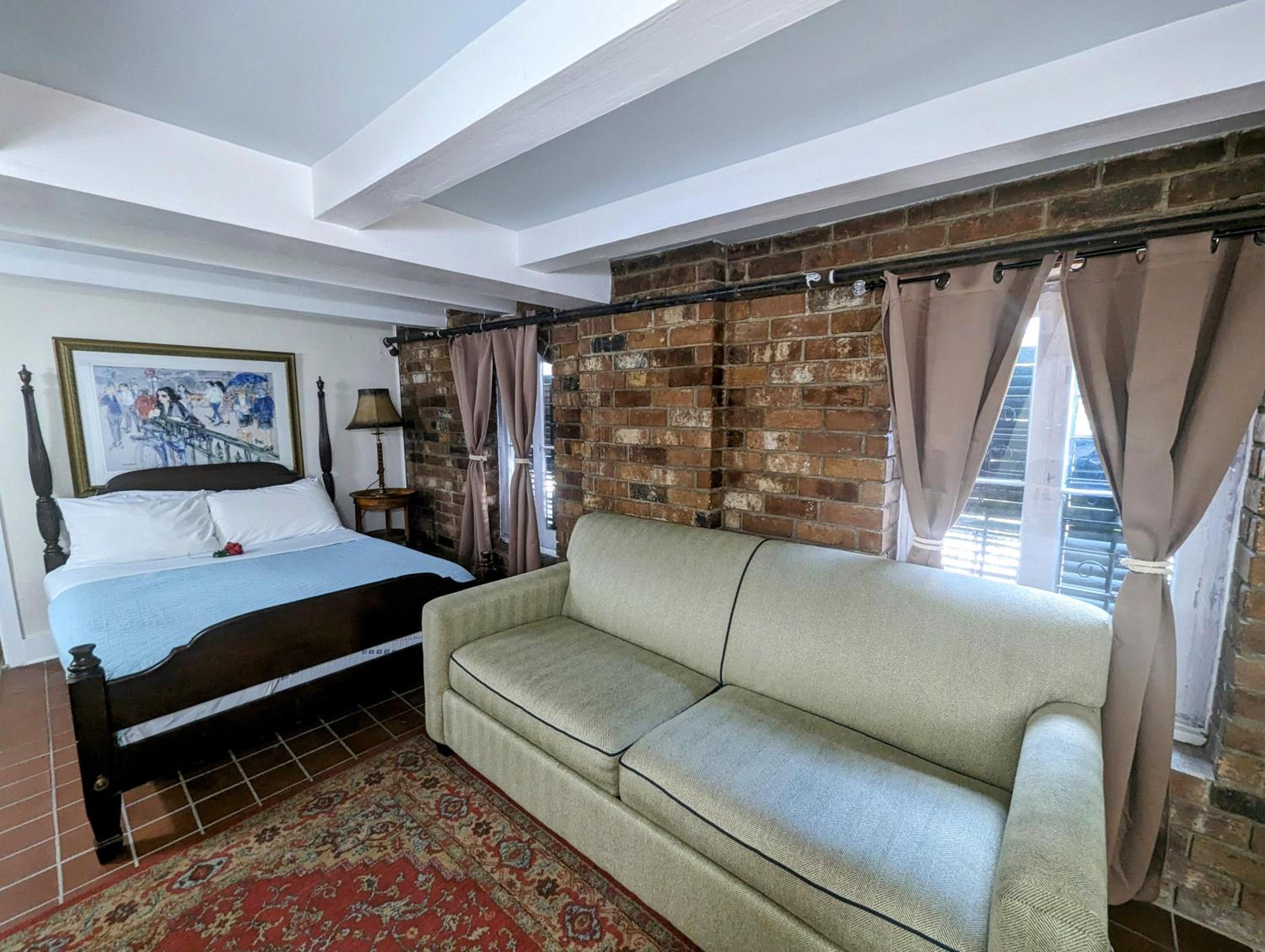 Queen Room - Disability Access - Photo 20
