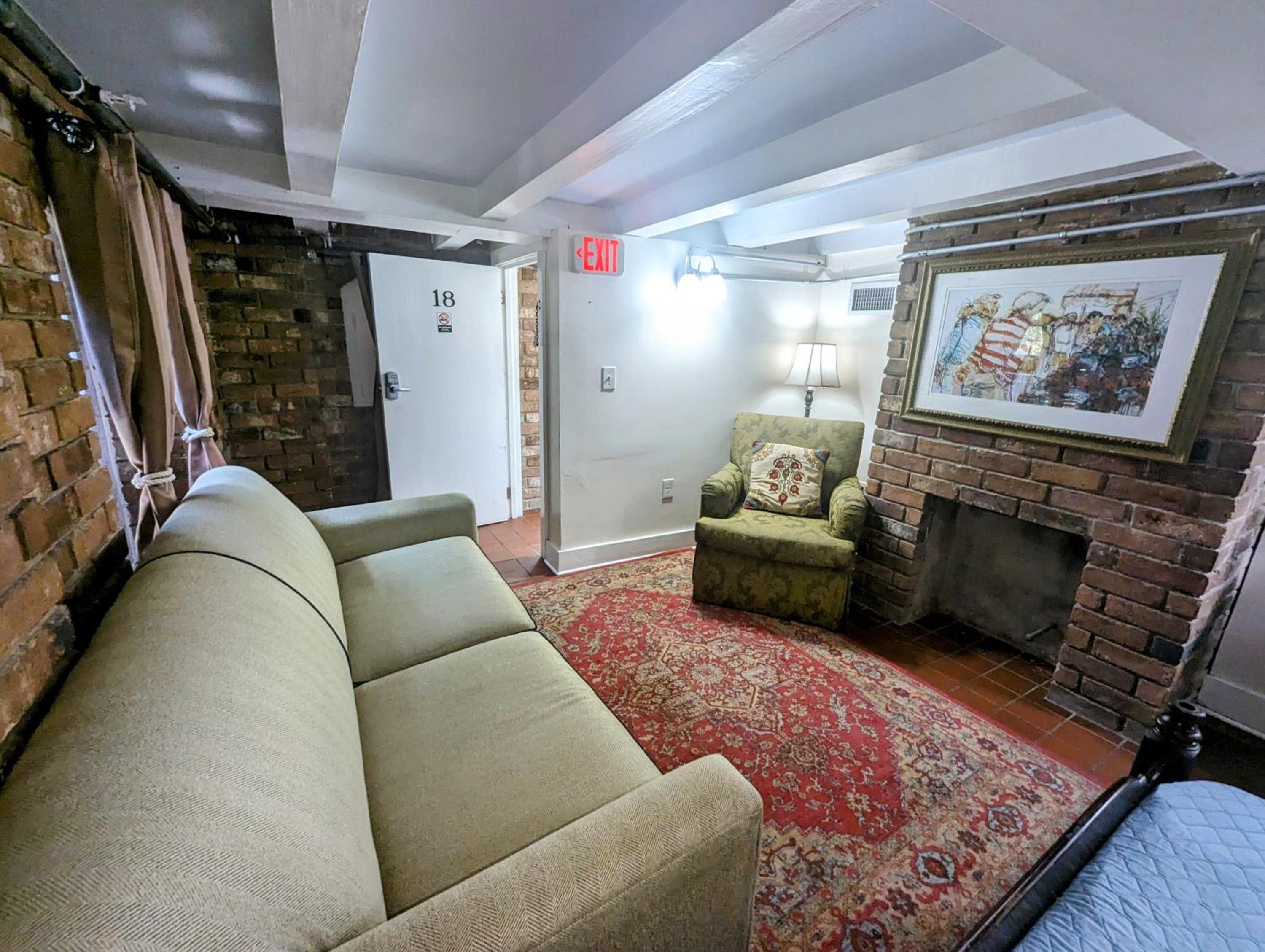 Queen Room - Disability Access - Photo 24