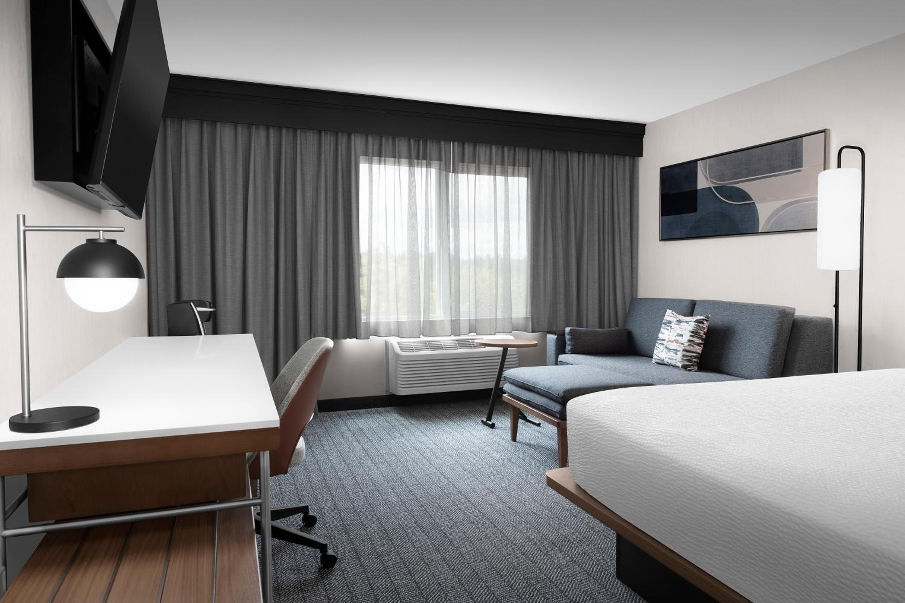 King Room with Sofa Bed - Photo 1