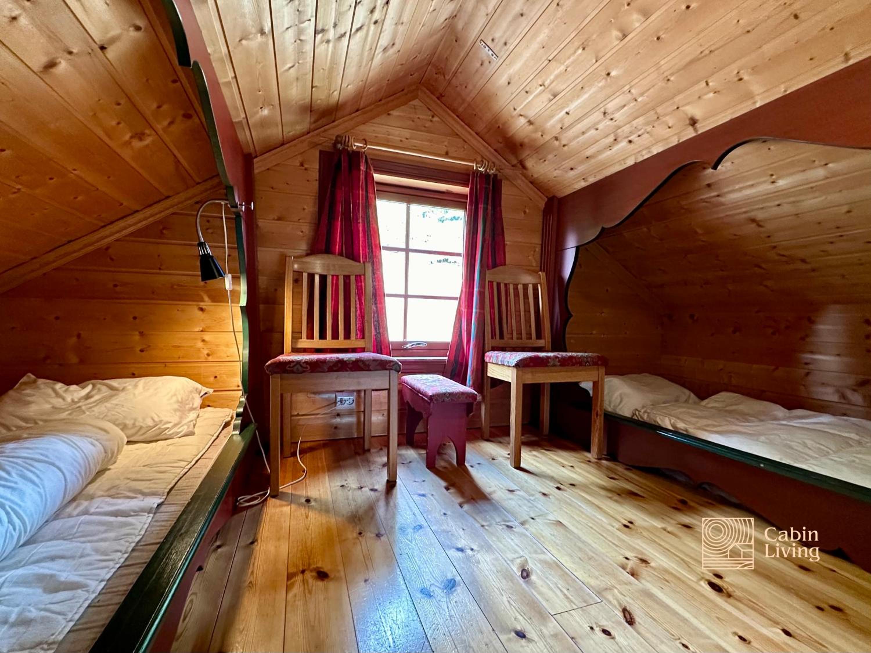 Five-Bedroom House photo 1