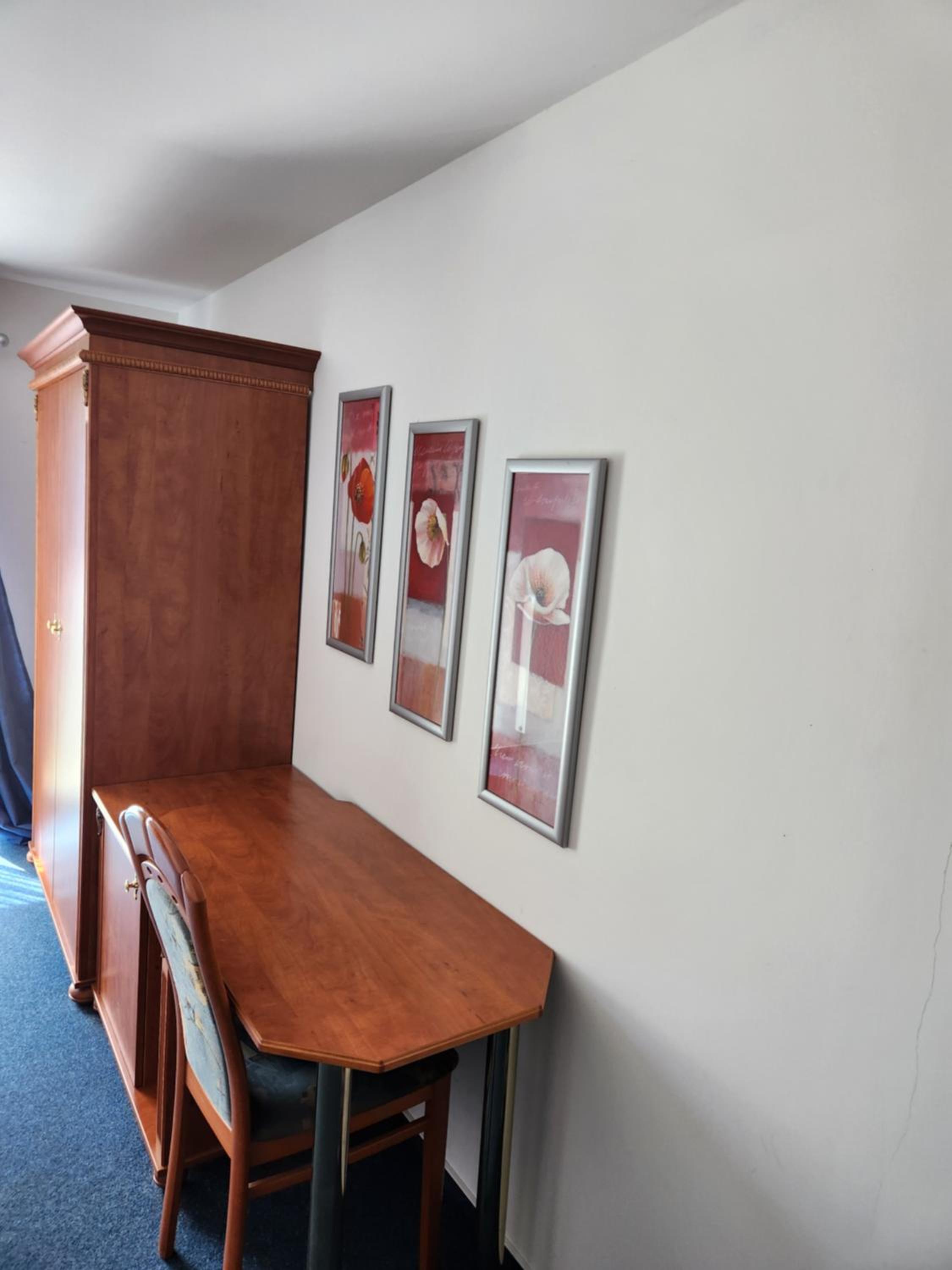 Single Room with Private Bathroom photo 2