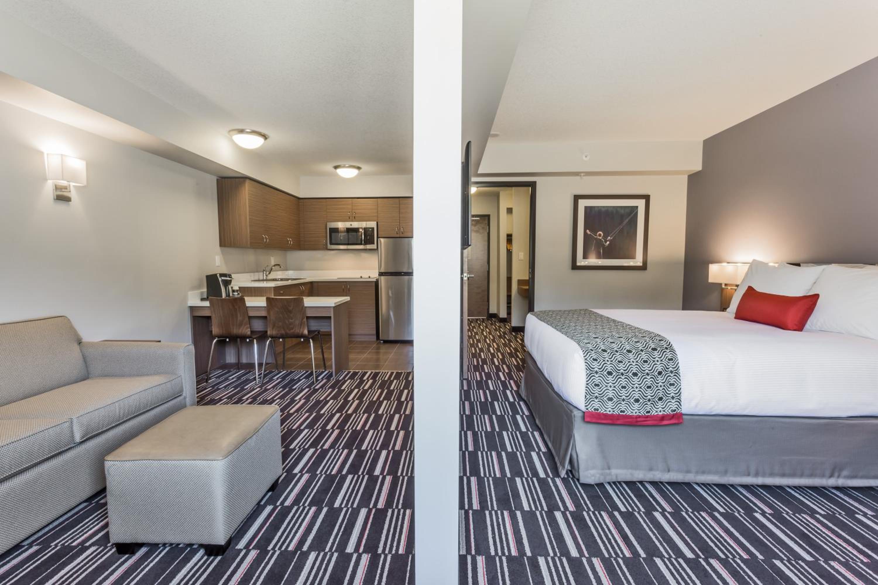 One-Bedroom Queen Suite - Non-Smoking