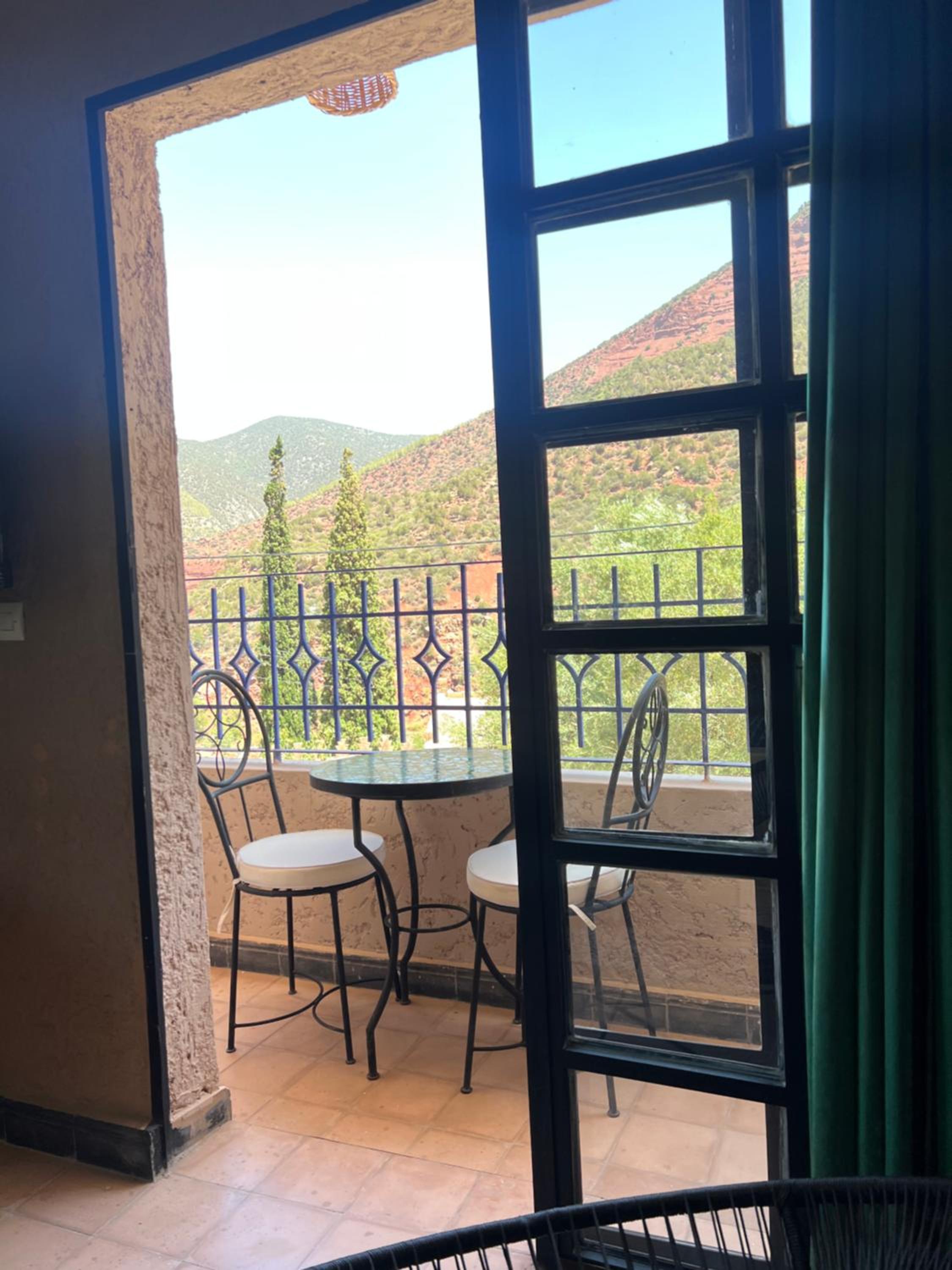 One-Bedroom Apartment with Balcony and Mountain View   - Photo 48