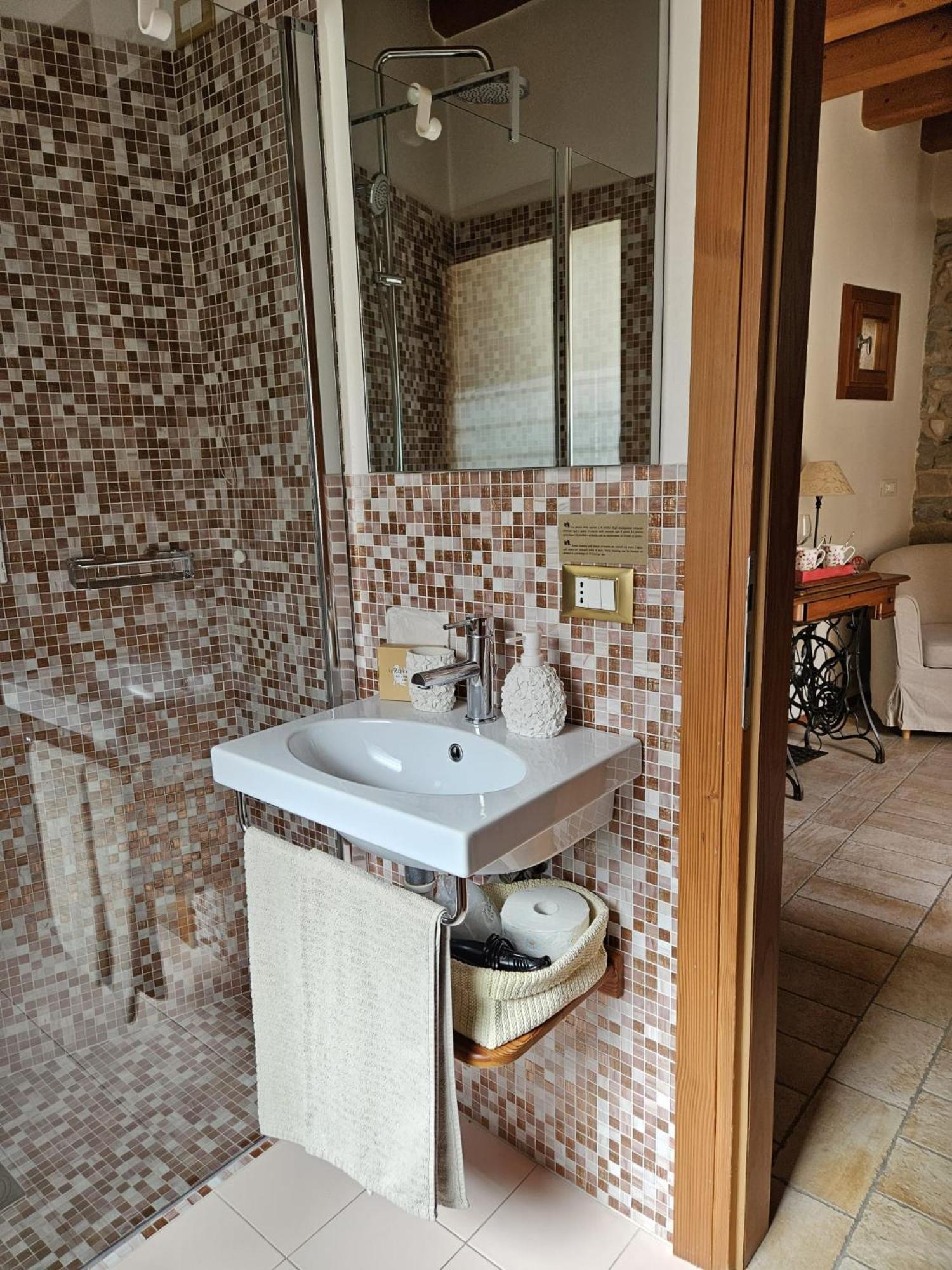 Double Room - Photo 11
