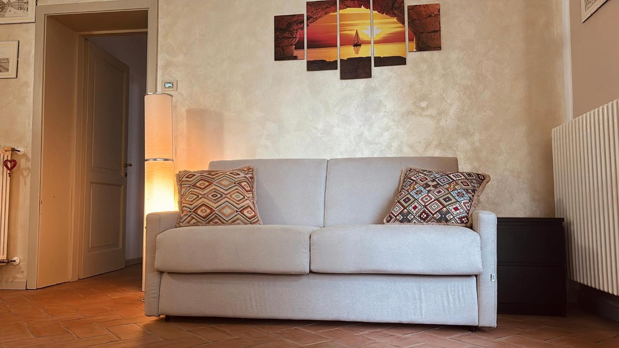 One-Bedroom Apartment photo 1