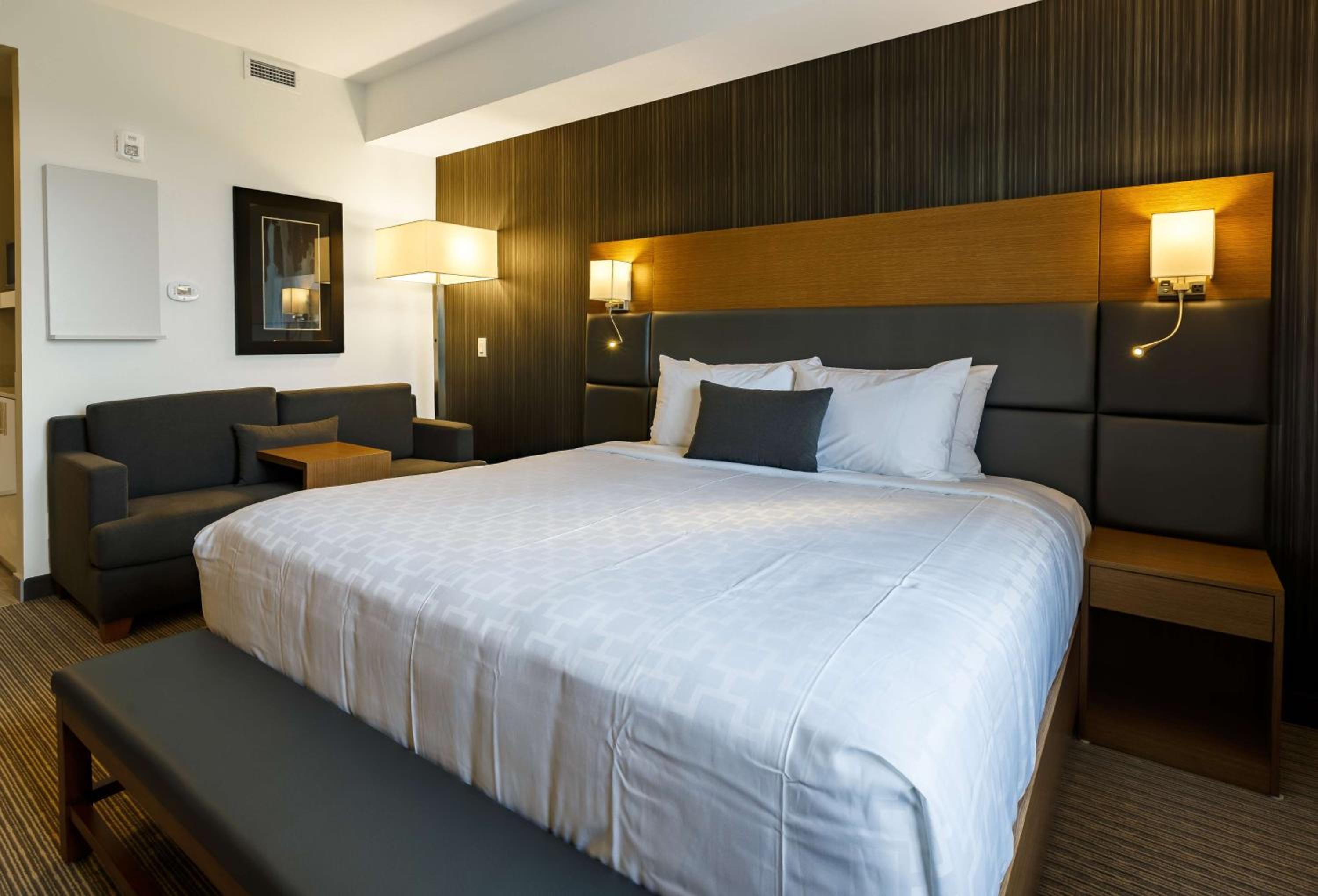 King Room with Kitchenette - Non-Smoking - Photo 1