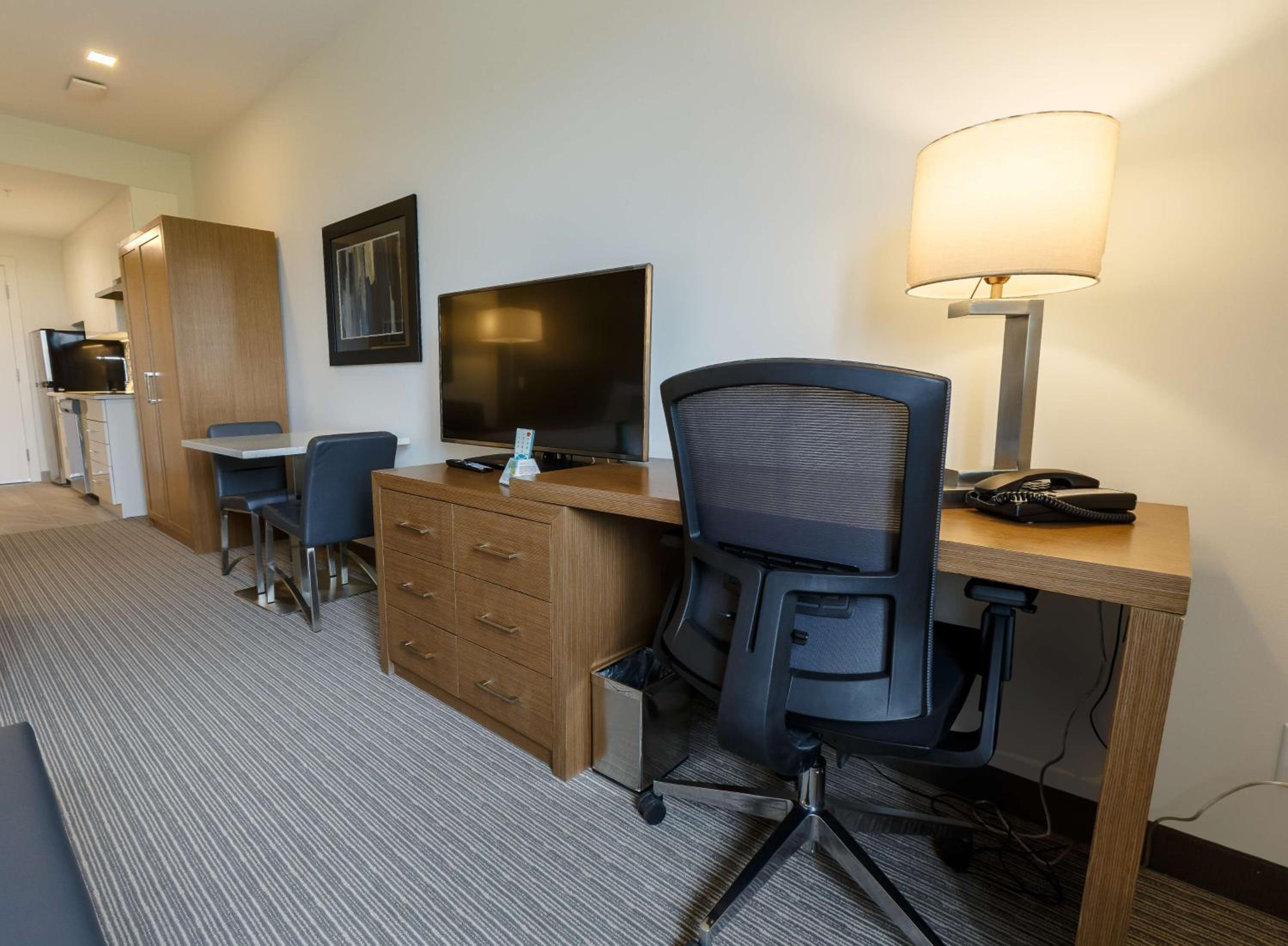 Queen Room with Mobility Accessible Roll-In Shower - Non-Smoking