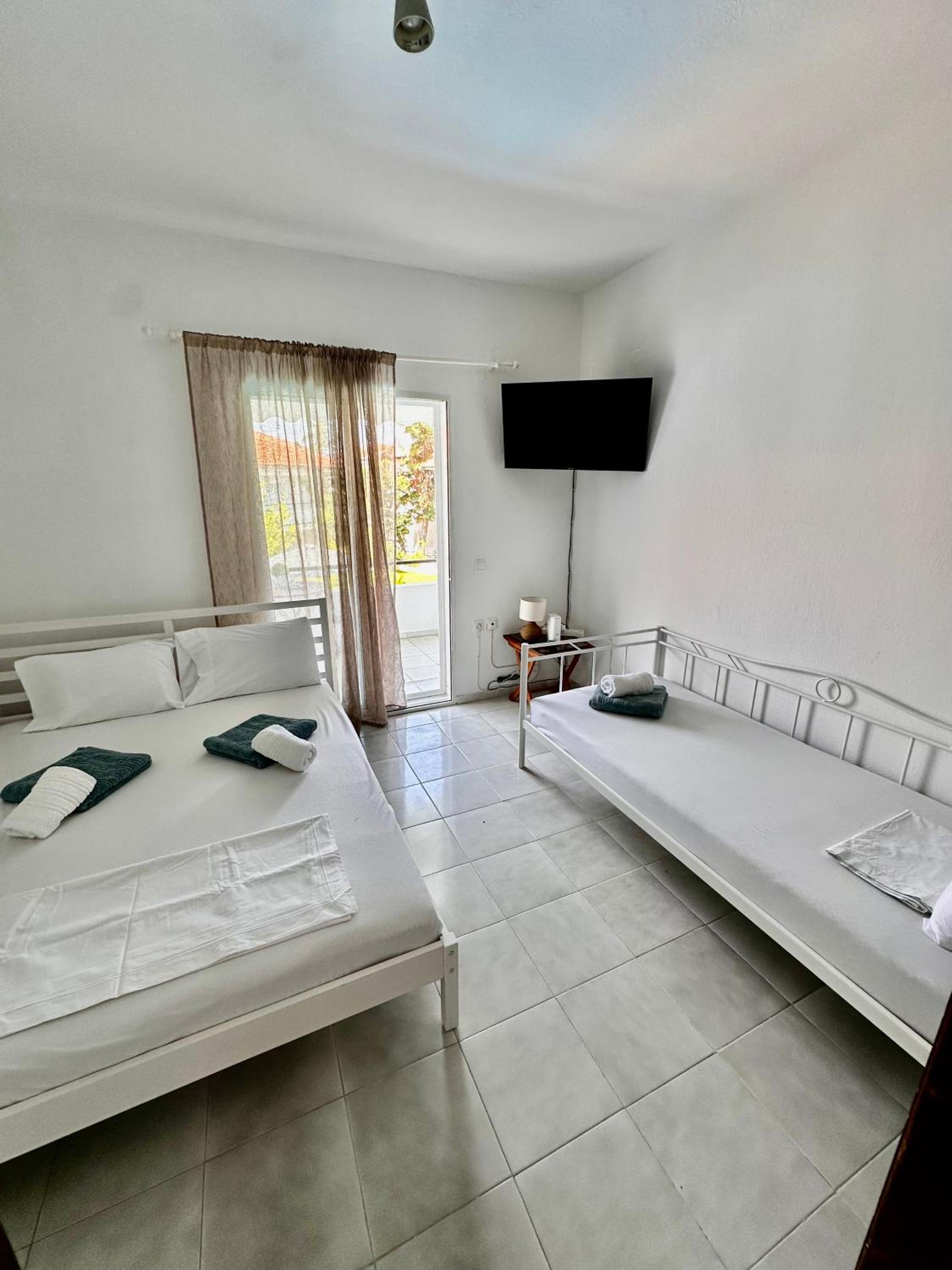 One-Bedroom House photo 1