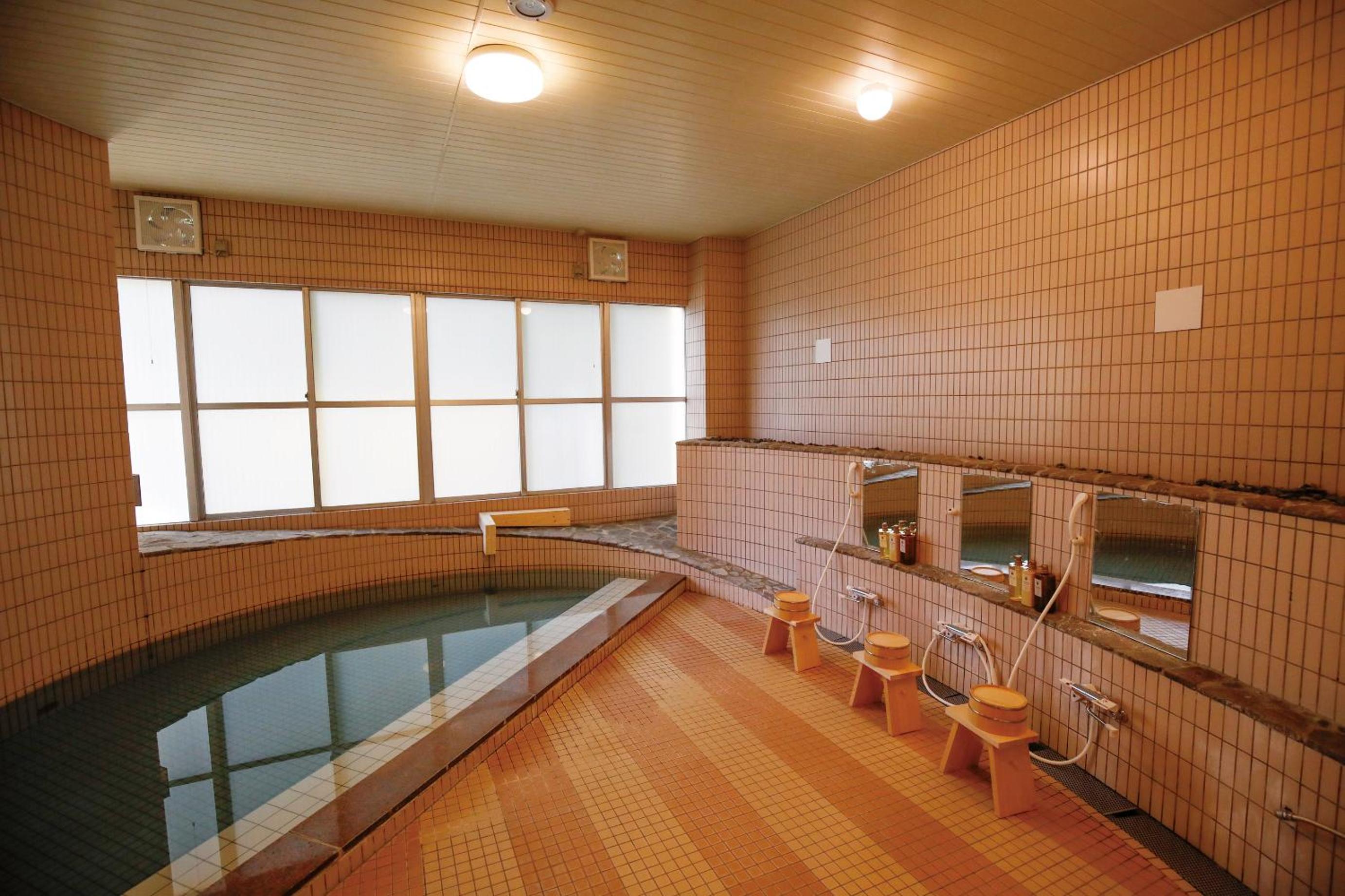 Twin Room with Lake View - Photo 9
