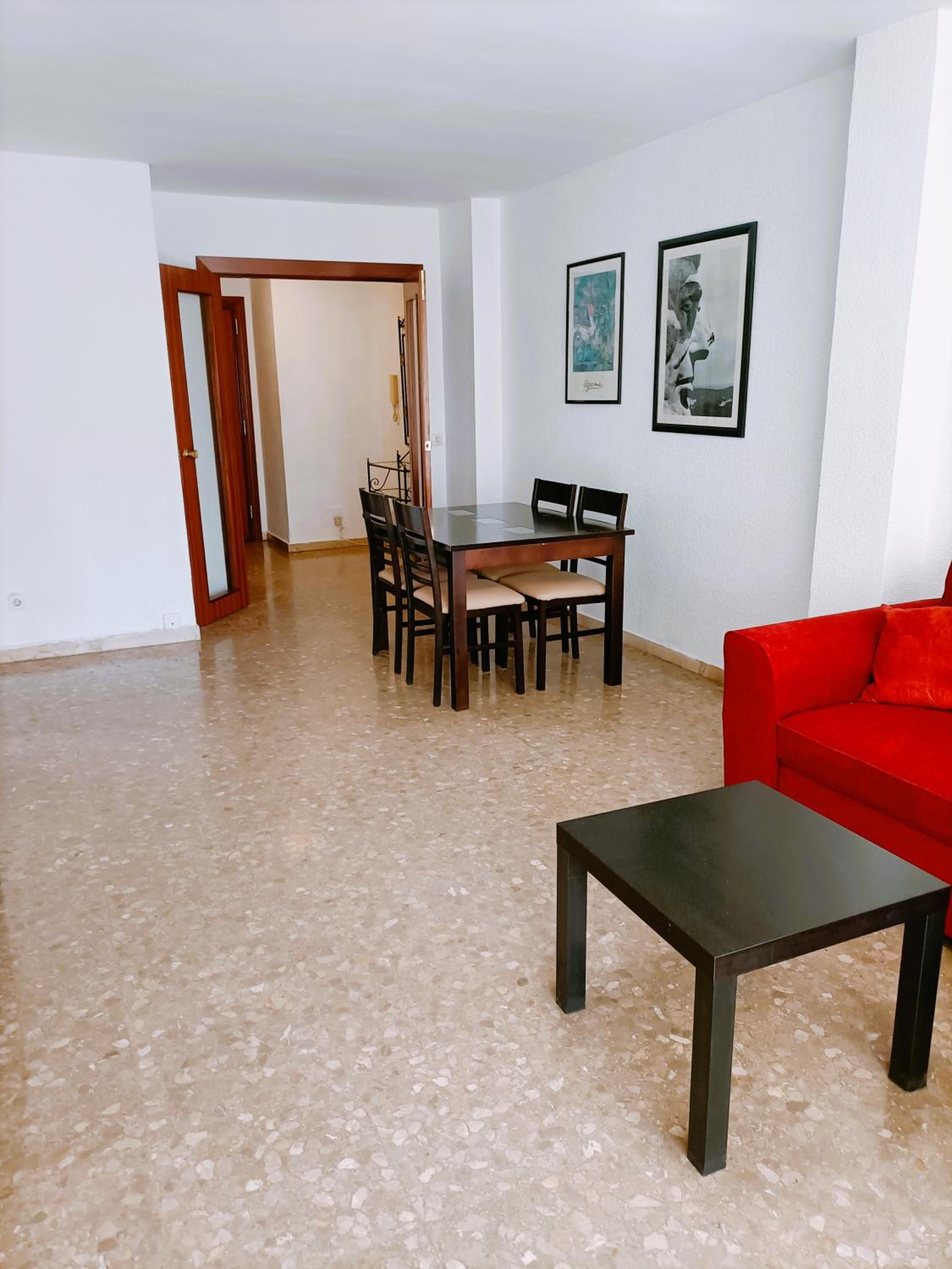Apartamento de tres habitaciones con piscina privada