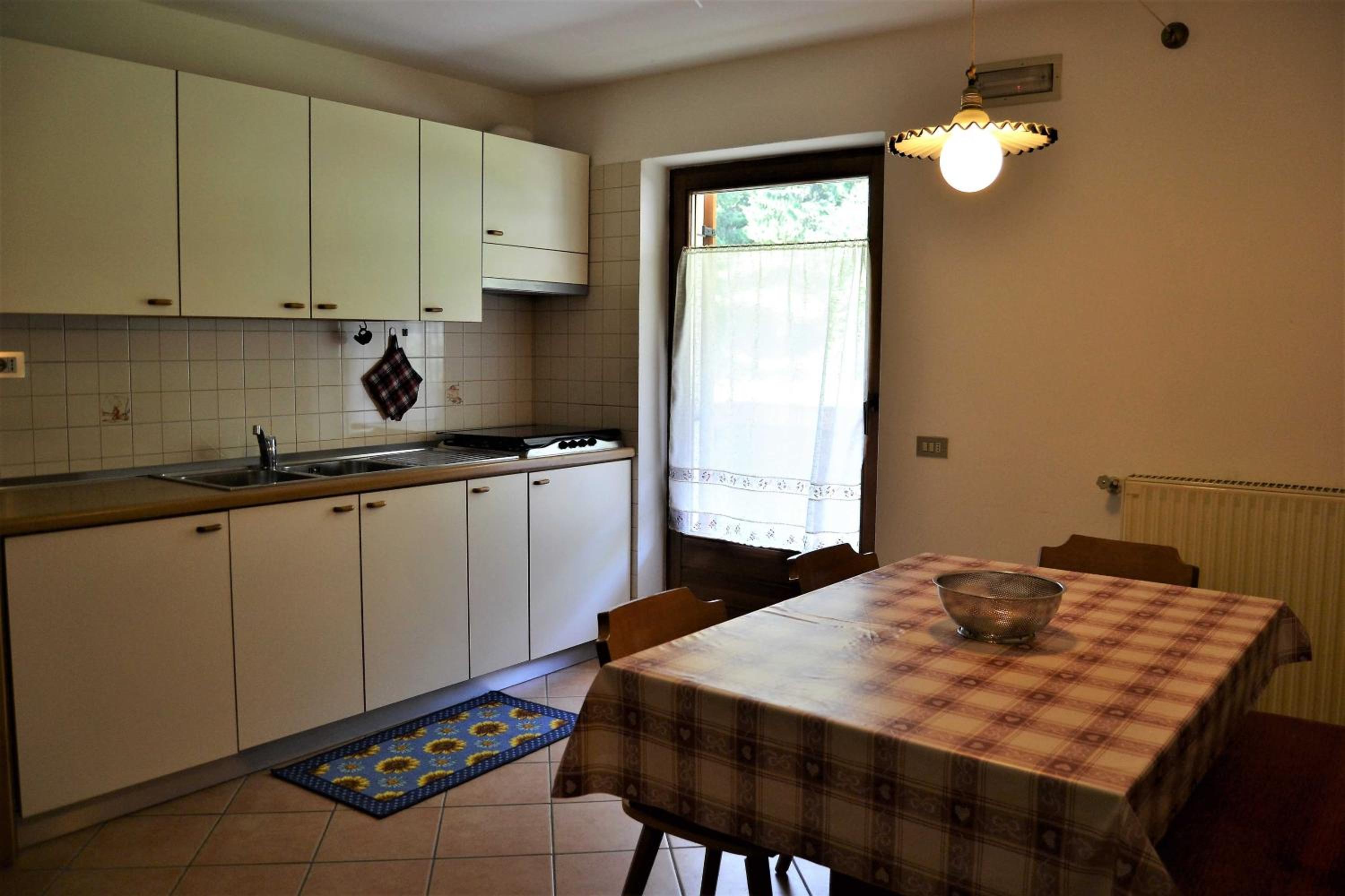 Two-Bedroom Apartment with Mountain View photo 2
